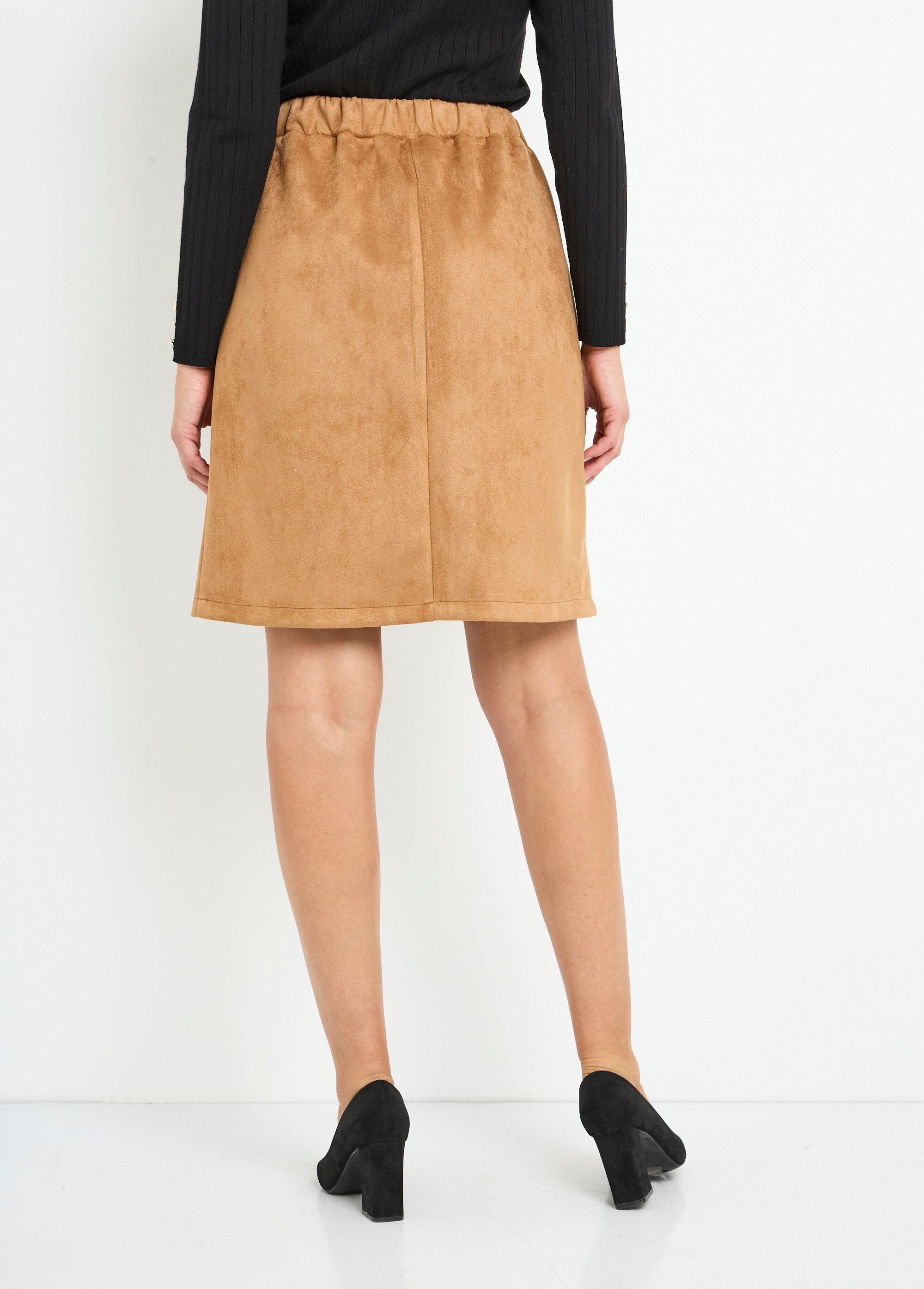 Short_straight_skirt_in_suede-effect_buttoned_fabric_camel_DO1_slim