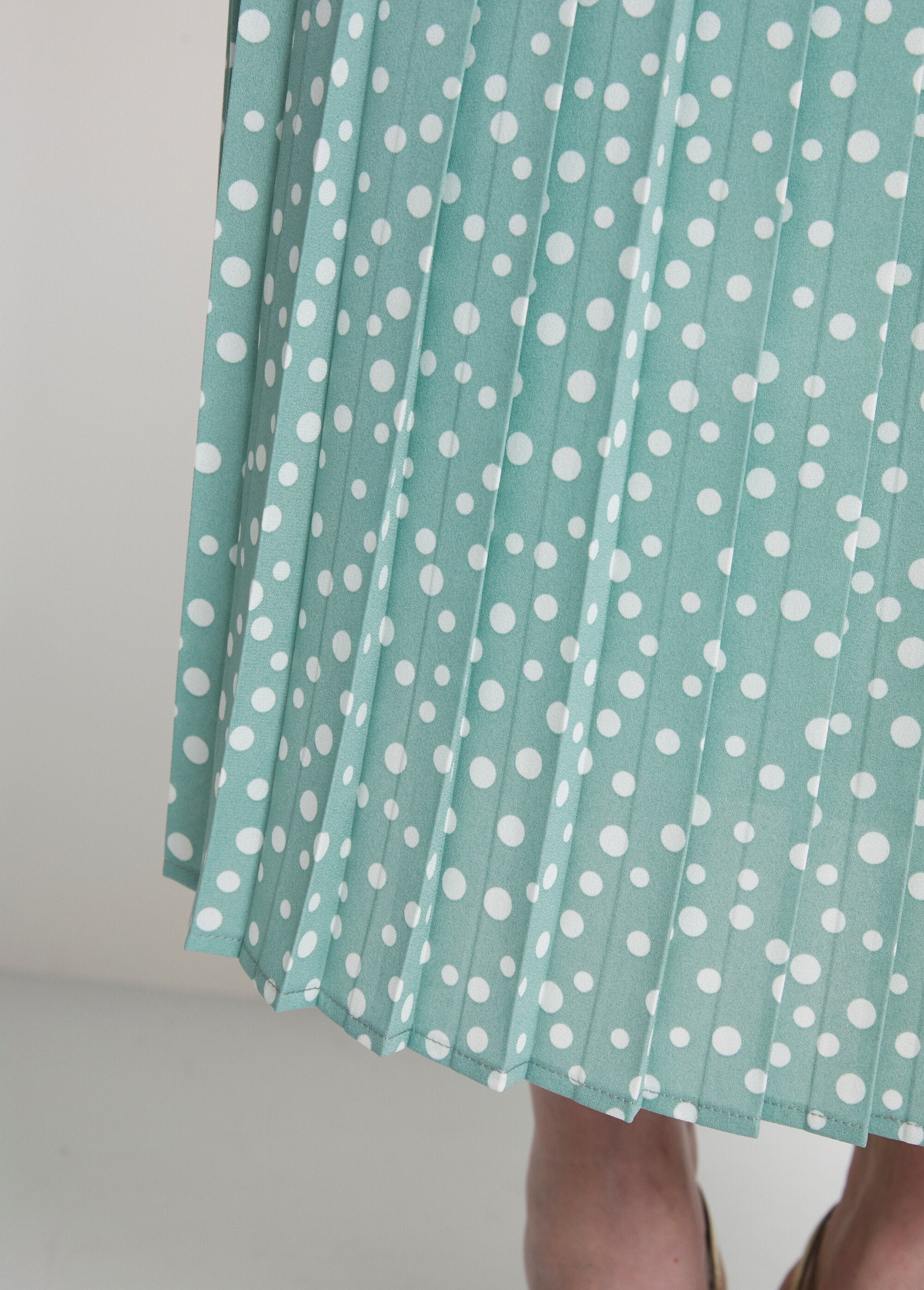 Long_pleated_polka_dot_print_skirt_Mint_and_white_DE2_slim