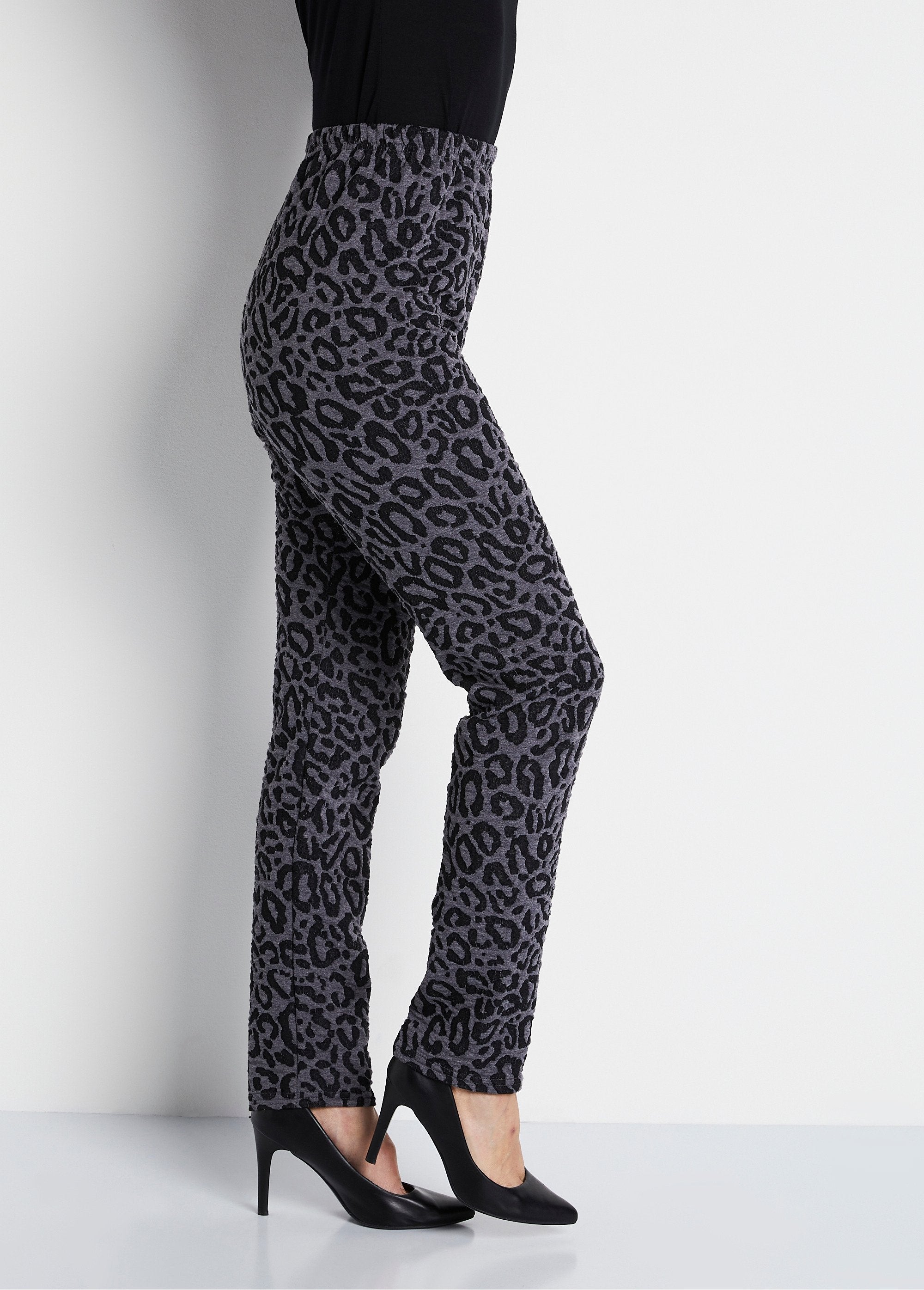 Jacquard_knit_elasticated_waist_leggings_Leopard_gray_DR1_slim