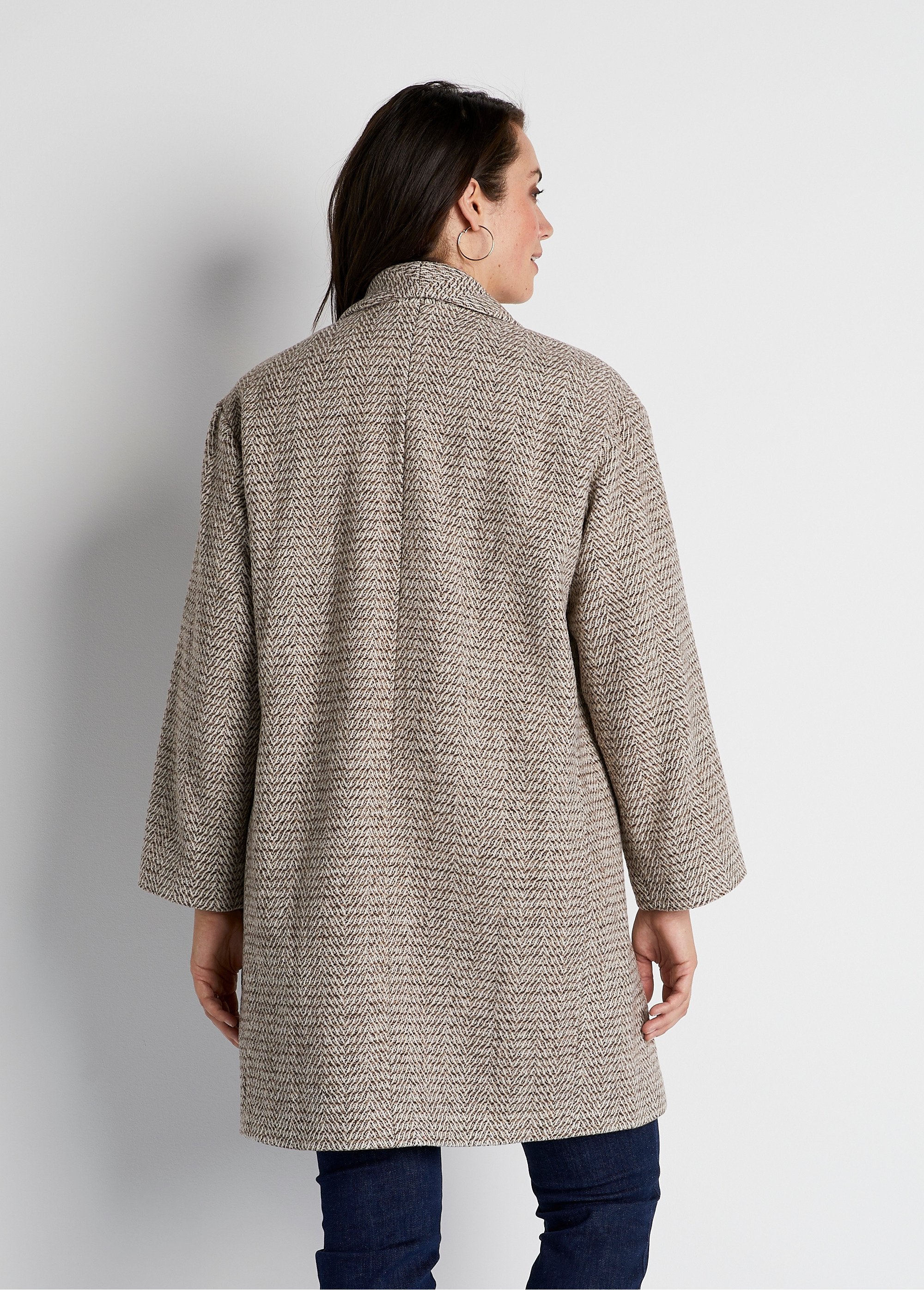 Mid-length_herringbone_coat_Beige_DO1_curvy