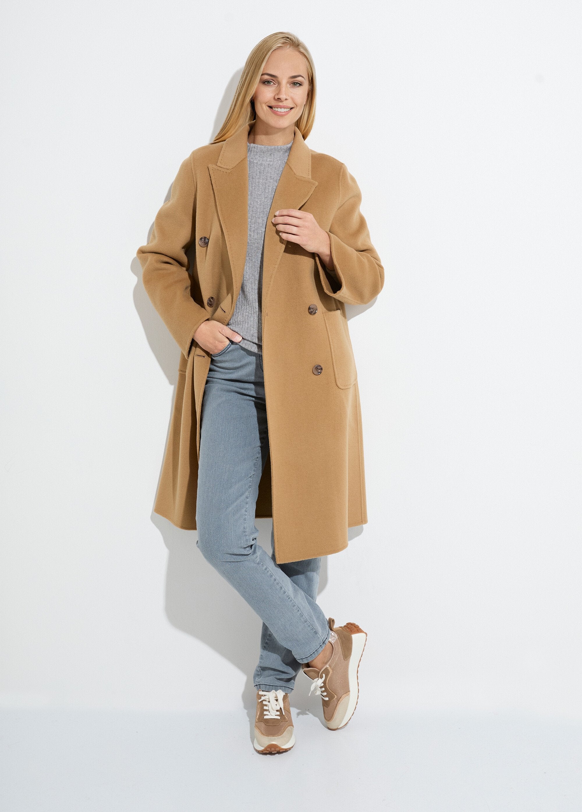 Long_woolen_coat_with_tailored_collar_camel_FA1_slim