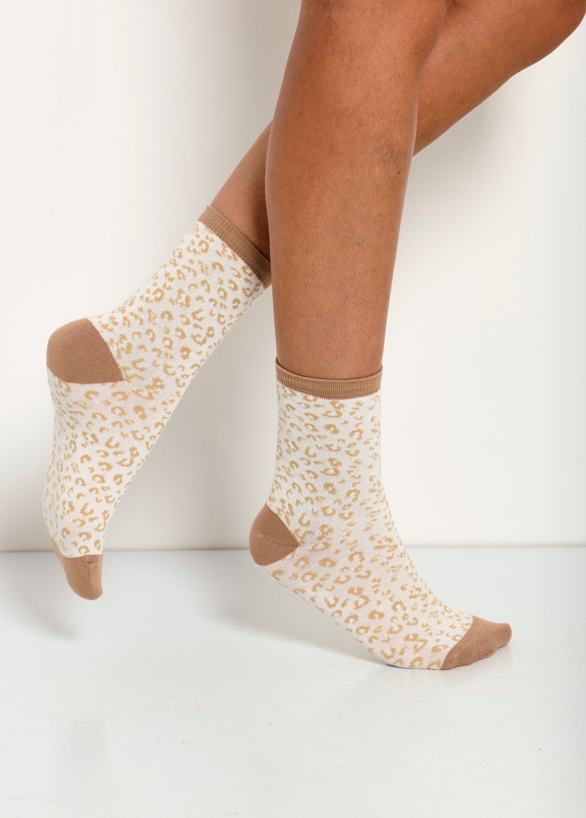 Leopard_Print_Mid-Calf_Socks_-_Pack_of_3_Pairs_Ivory_lot3_DE1_slim