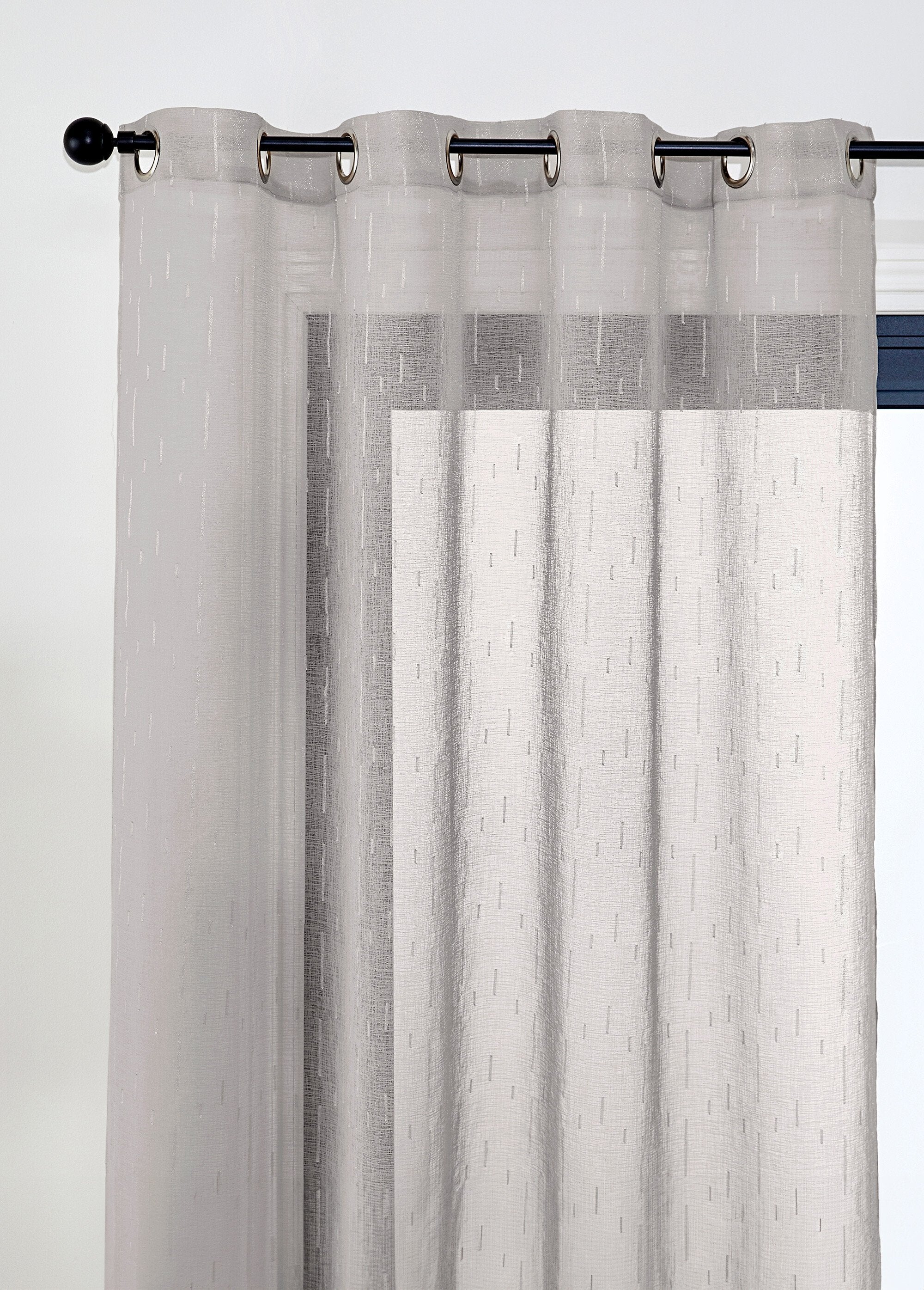 Linen_panel_with_cut_threads_and_eyelet_finish_Linen_FA1_slim