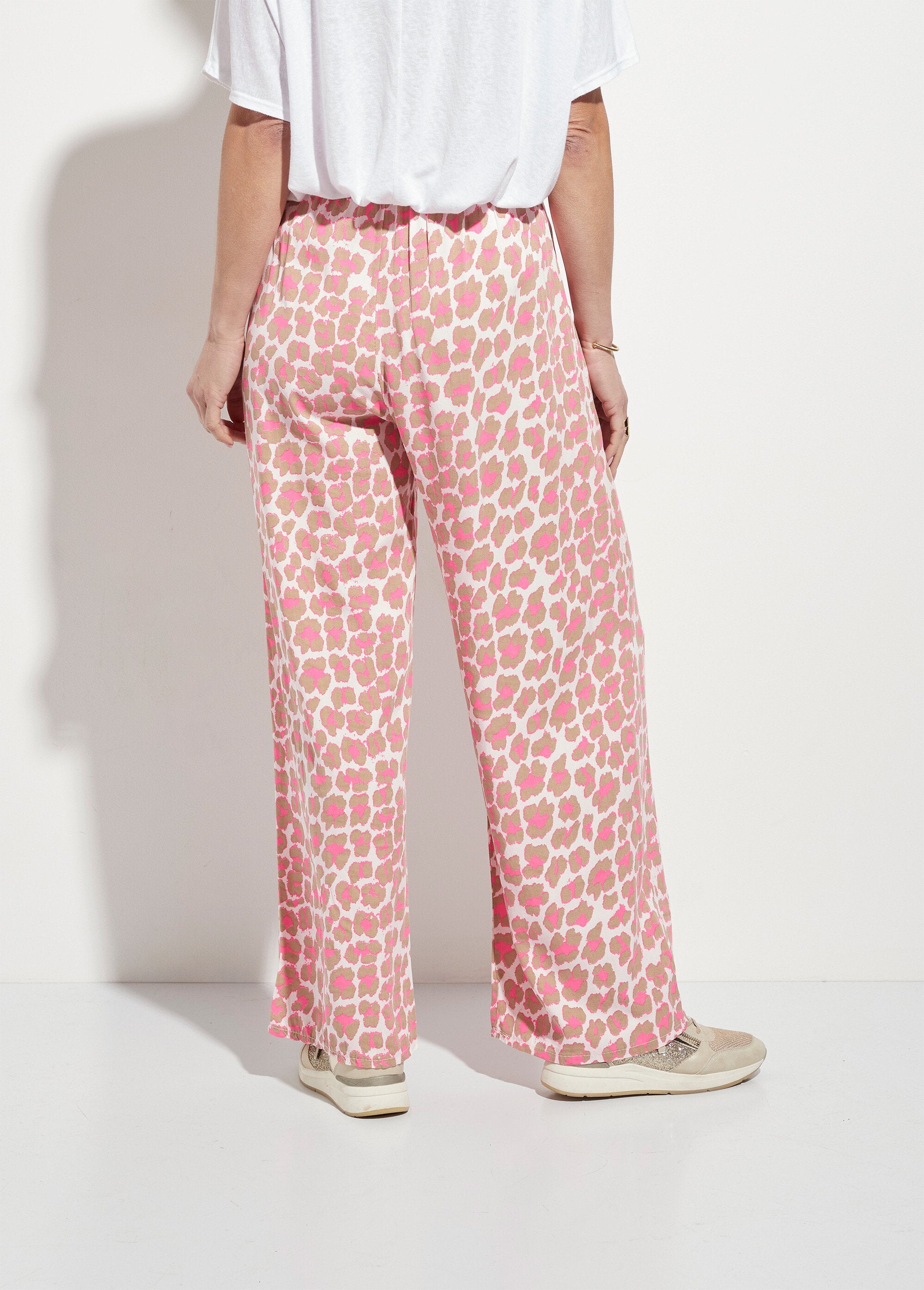 Wide-legged_pants_with_neon_leopard_pattern_Taupe_and_fuschia_DO1_slim