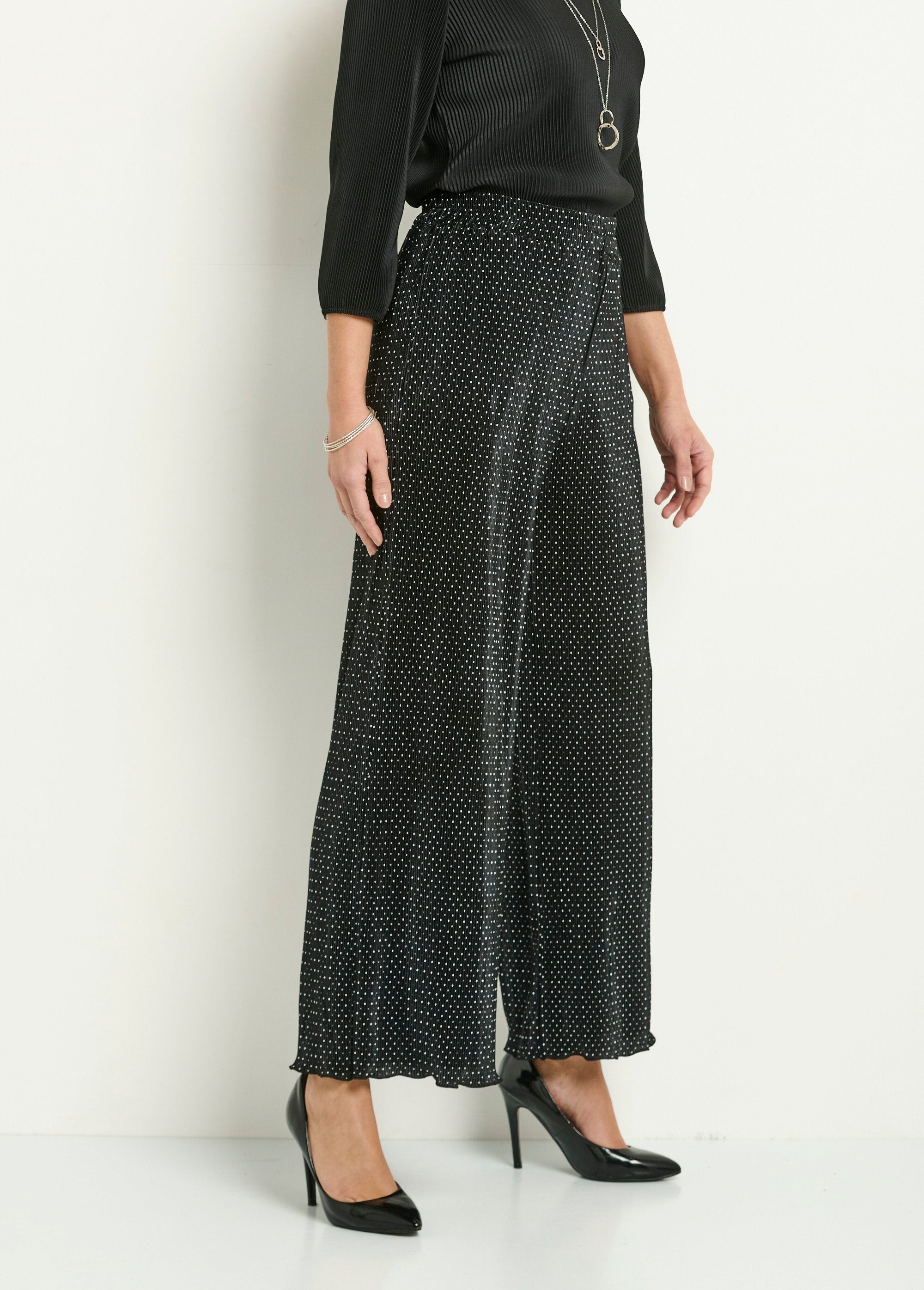 Pleated_polka_dot_elasticated_wide_leg_pants_Black_FA2_slim