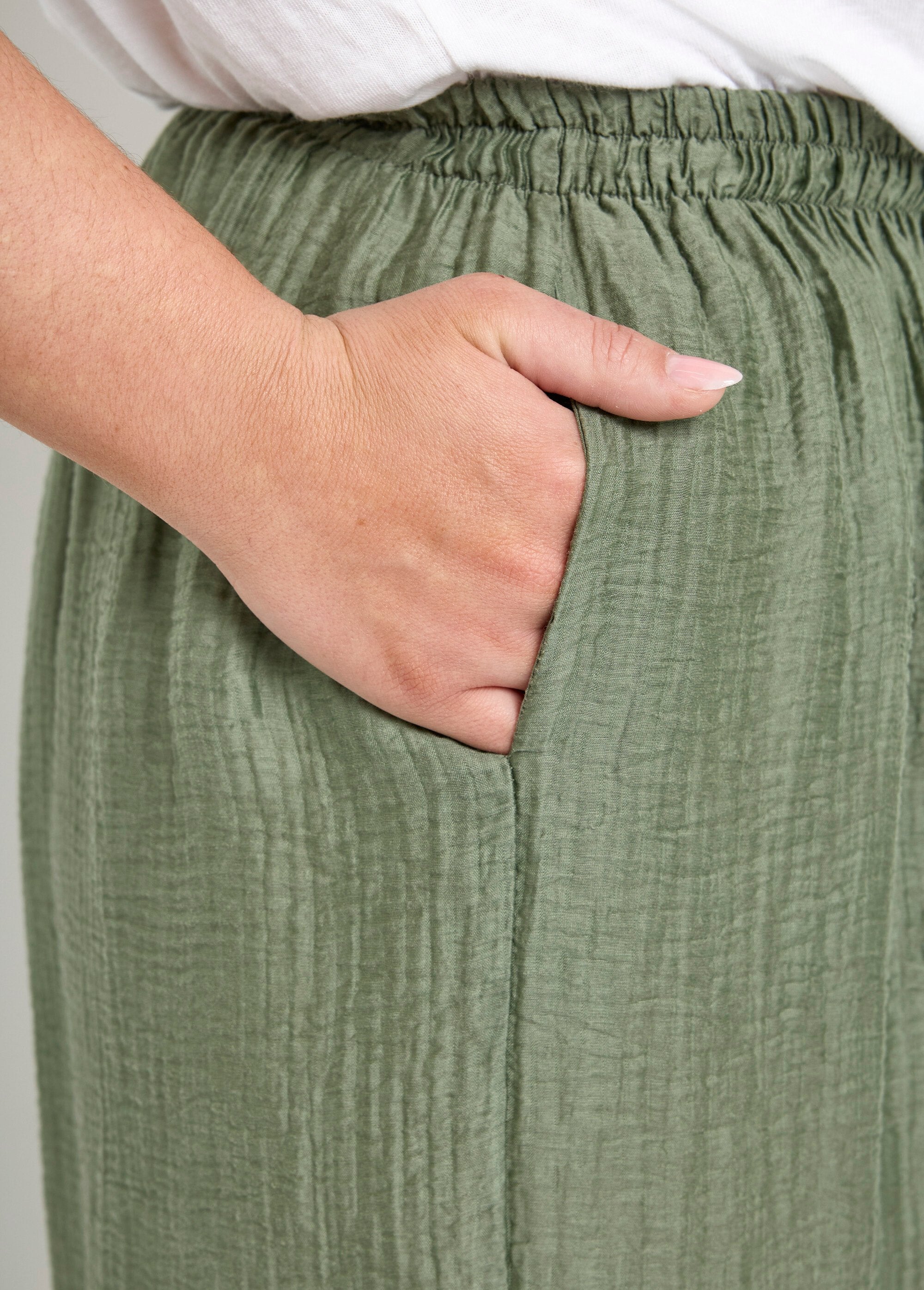 Wide,_flowing_lyocell_pants_Khaki_DE2_curvy