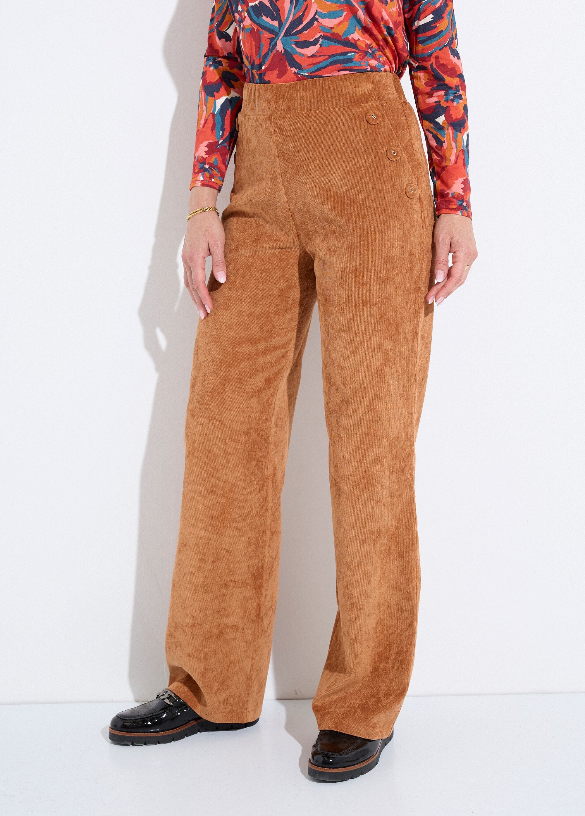 Wide-leg_corduroy_trousers_with_a_semi-elasticated_waistband_camel_FA1_slim