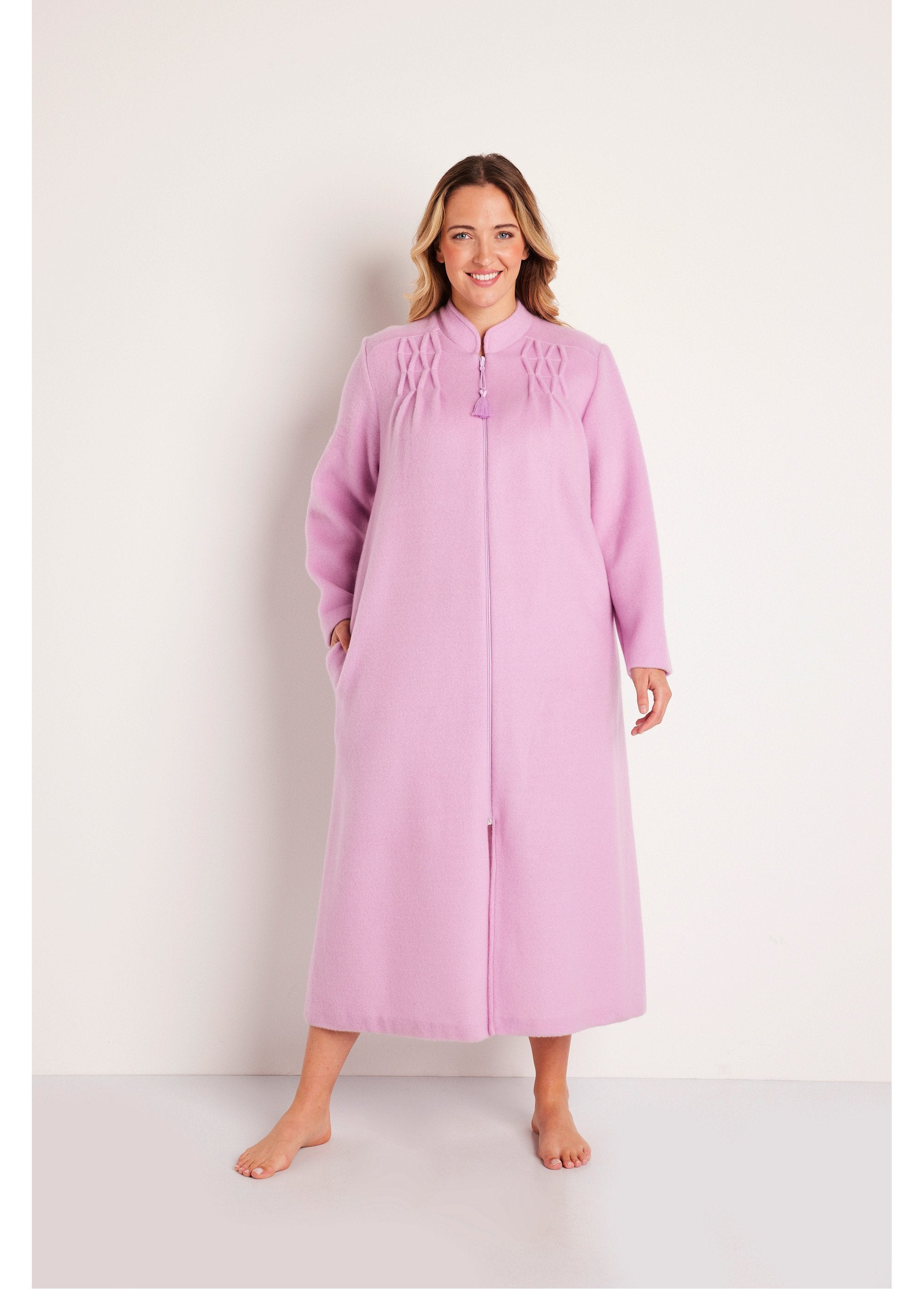 Courtelle®_zipped_knit_bathrobe_Lilac_FA1_curvy