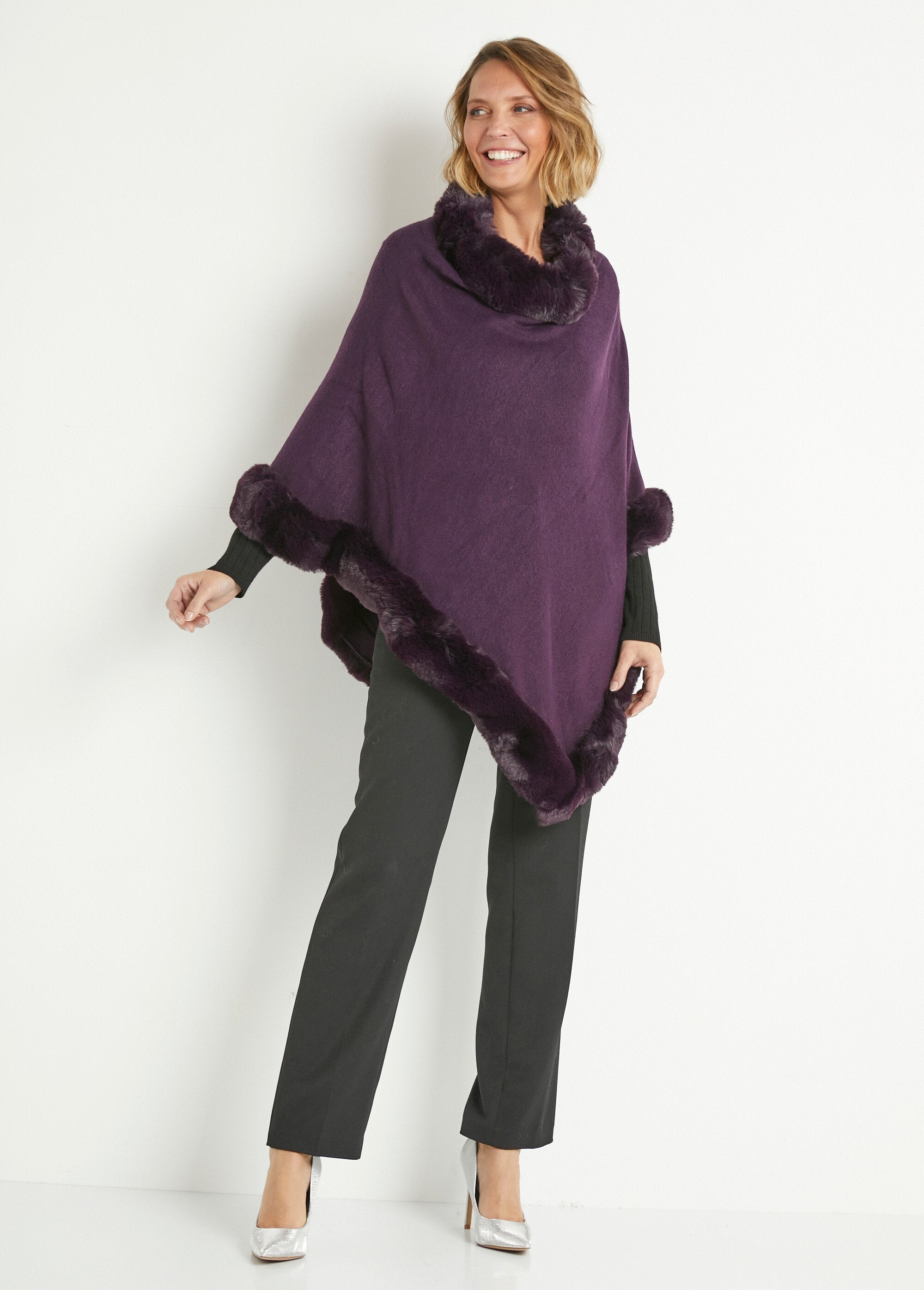 Knitted_poncho_with_fur_edge_Plum_SF1_slim