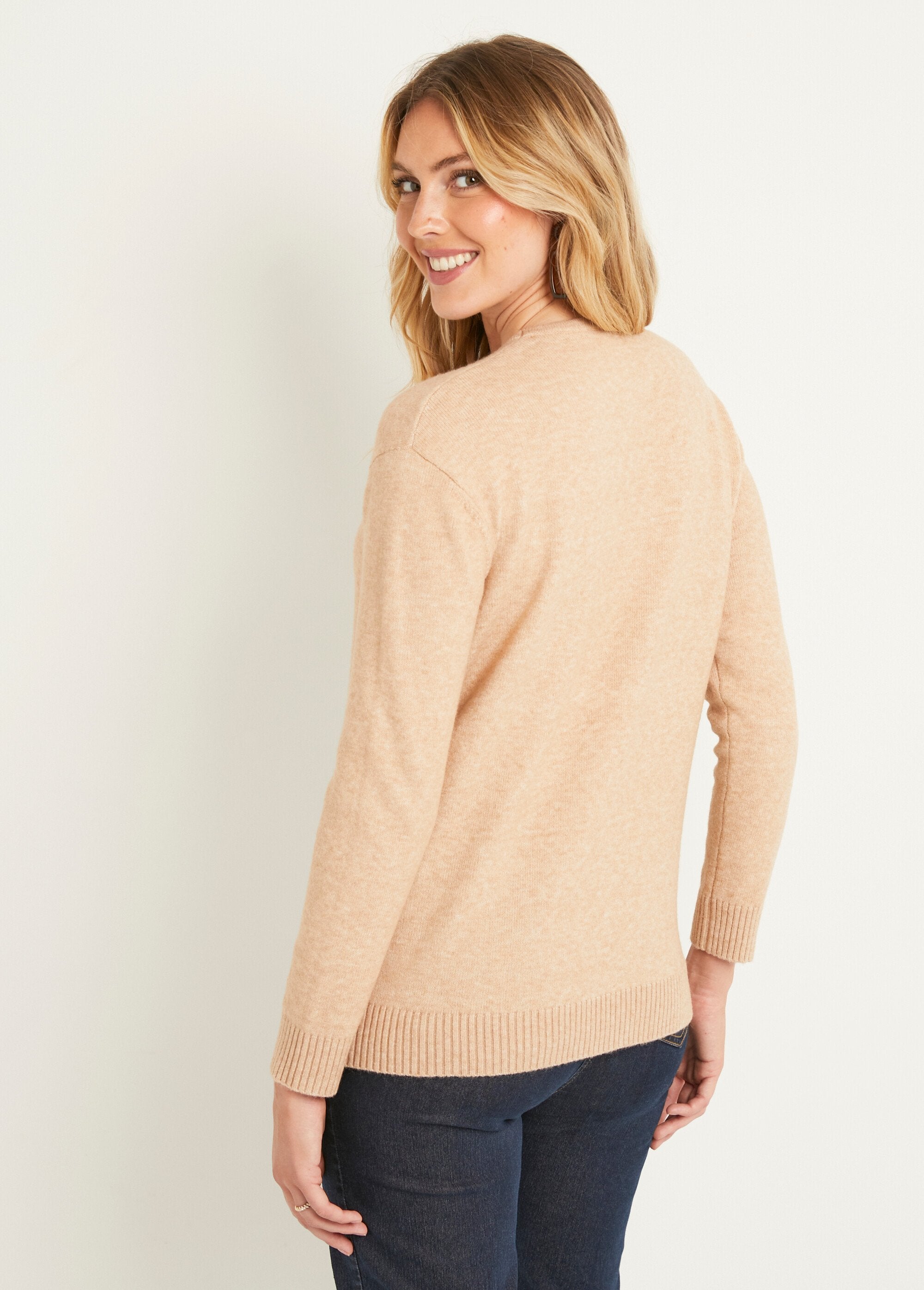 Round-neck_mottled_sweater_with_wool_Sand_DO1_slim