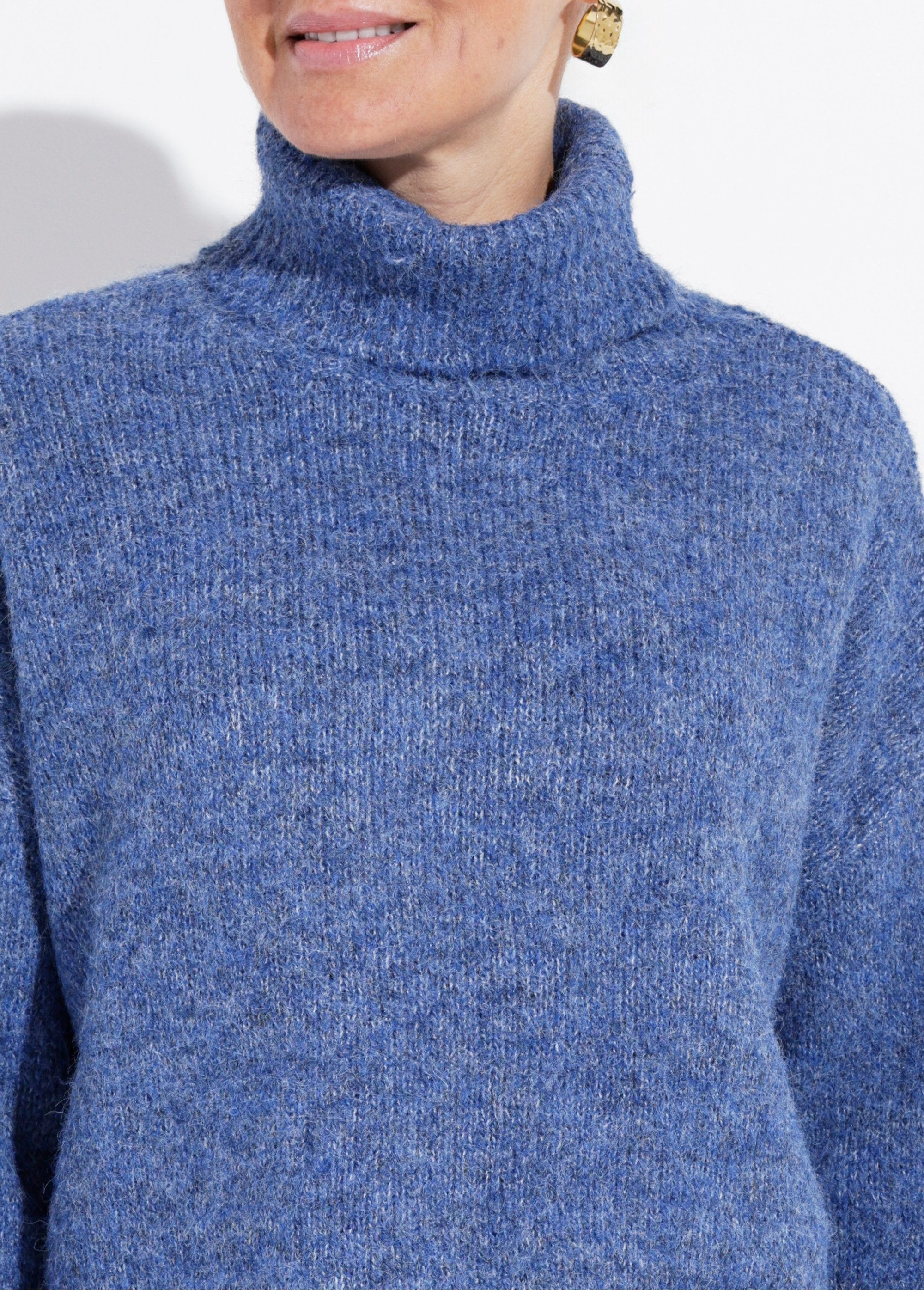 Pull_col_roulé_en_maille_épaisse_Bleu_jean_DE1_slim
