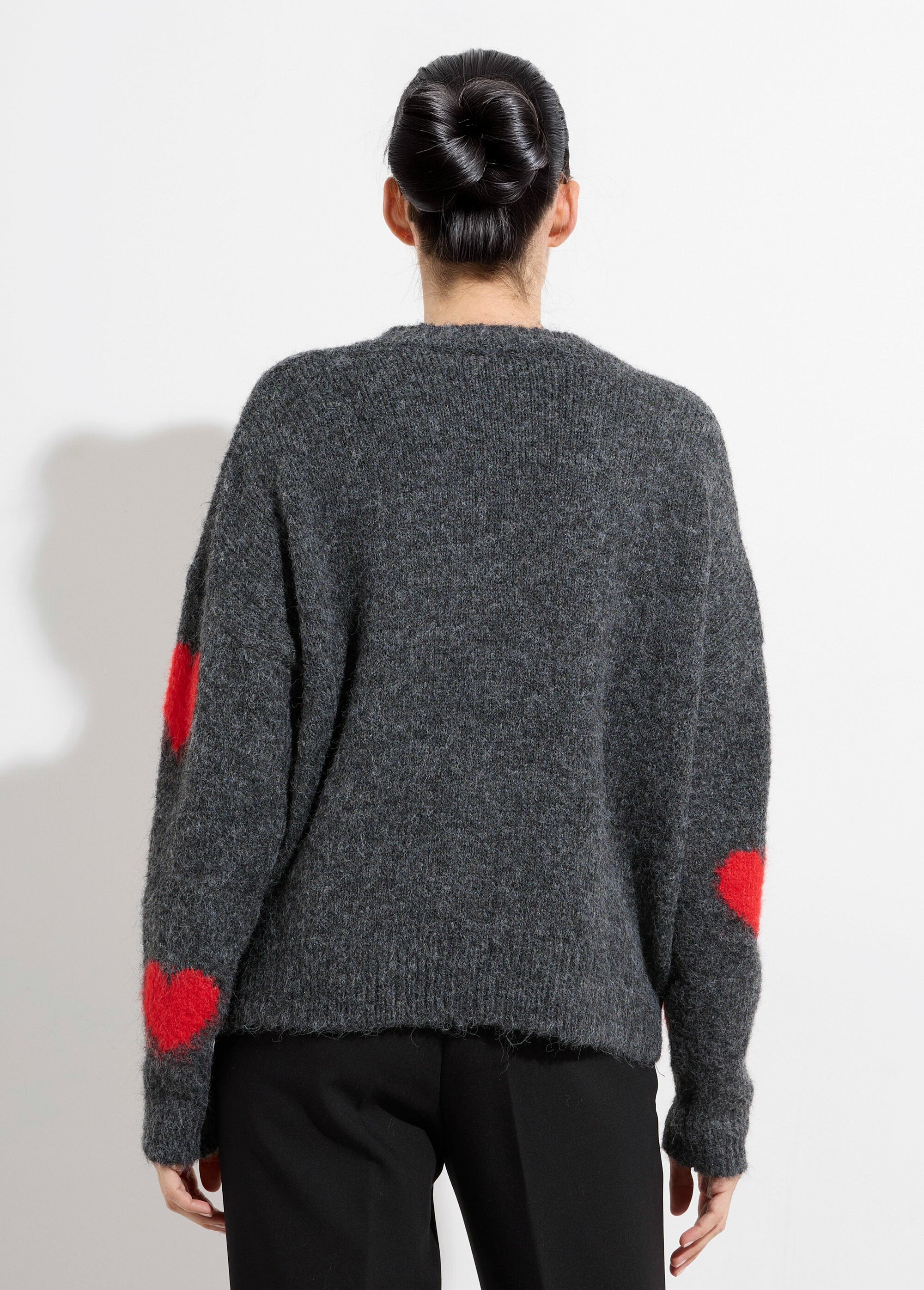 Warm_V-neck_wool_sweater_with_hearts_Charcoal_grey_DO1_slim