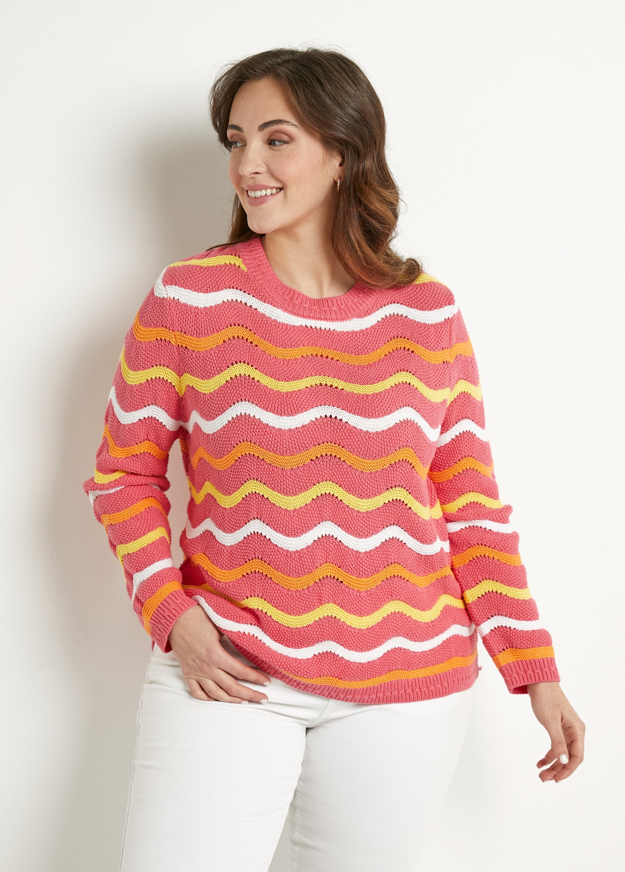 Soft_round_neck_sweater_with_raised_stripes_and_garter_stitch_Pink_background_FA1_curvy