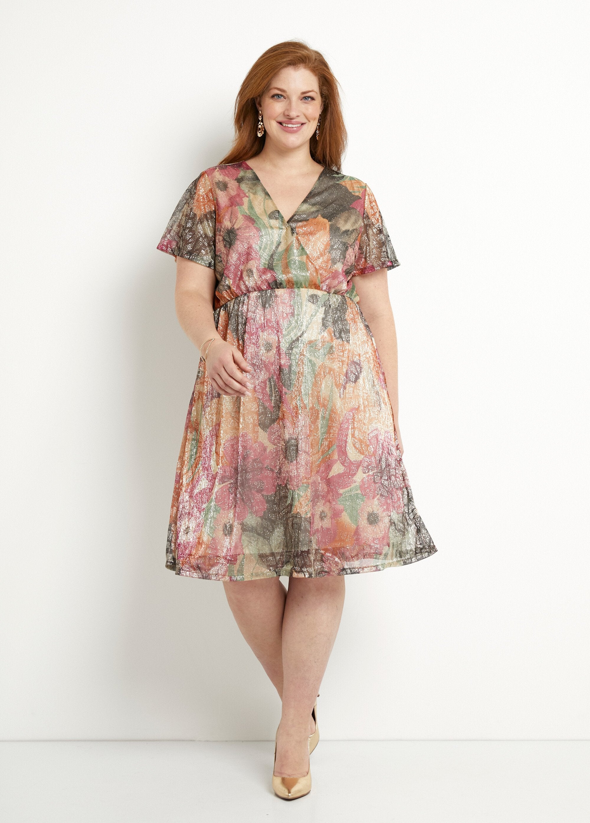 Robe_courte_cache-coeur_brillante_motif_fleuri_Multicolore_FA1_curvy