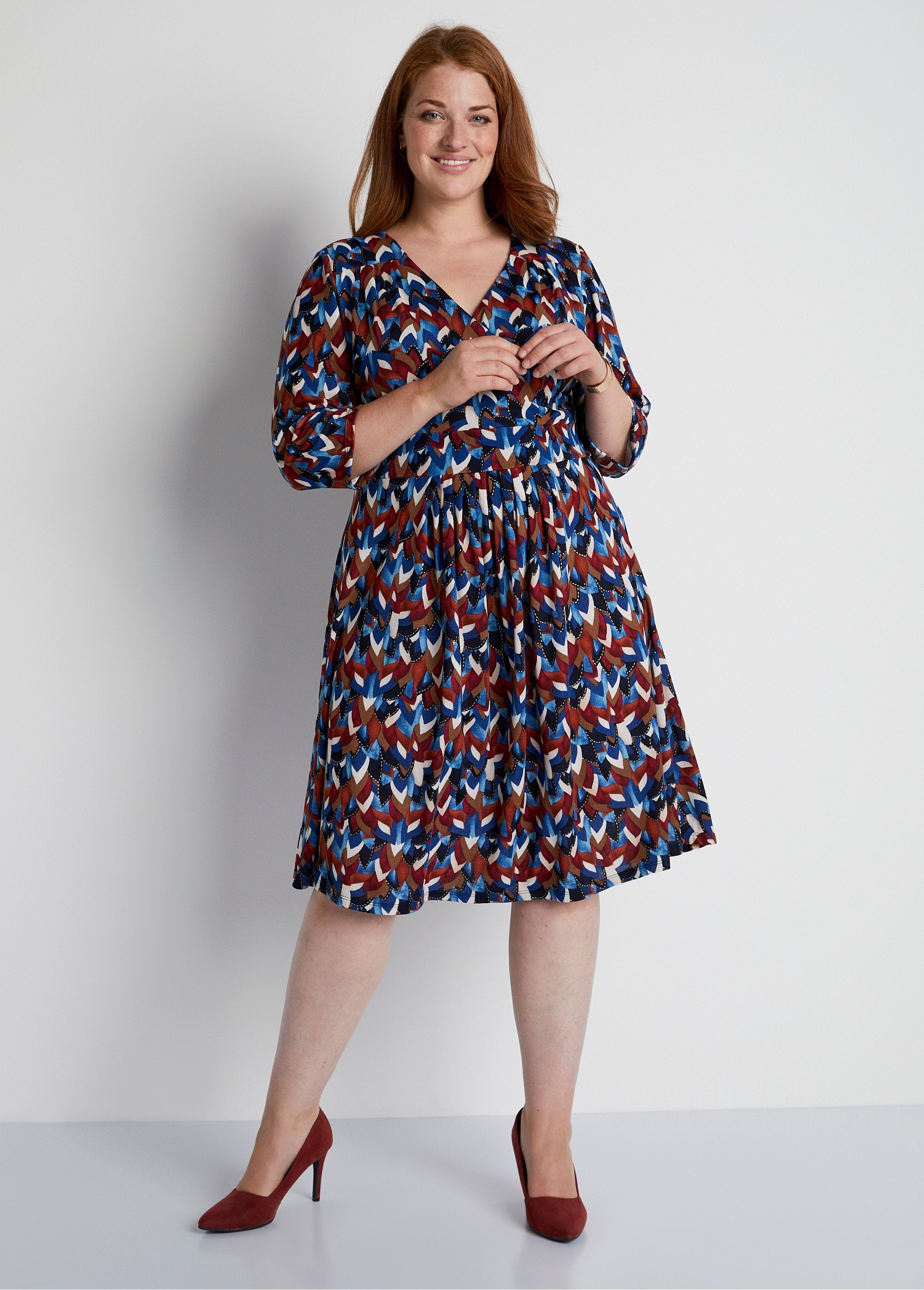 Short_flared_printed_wrap_dress_Blue_print_FA1_curvy