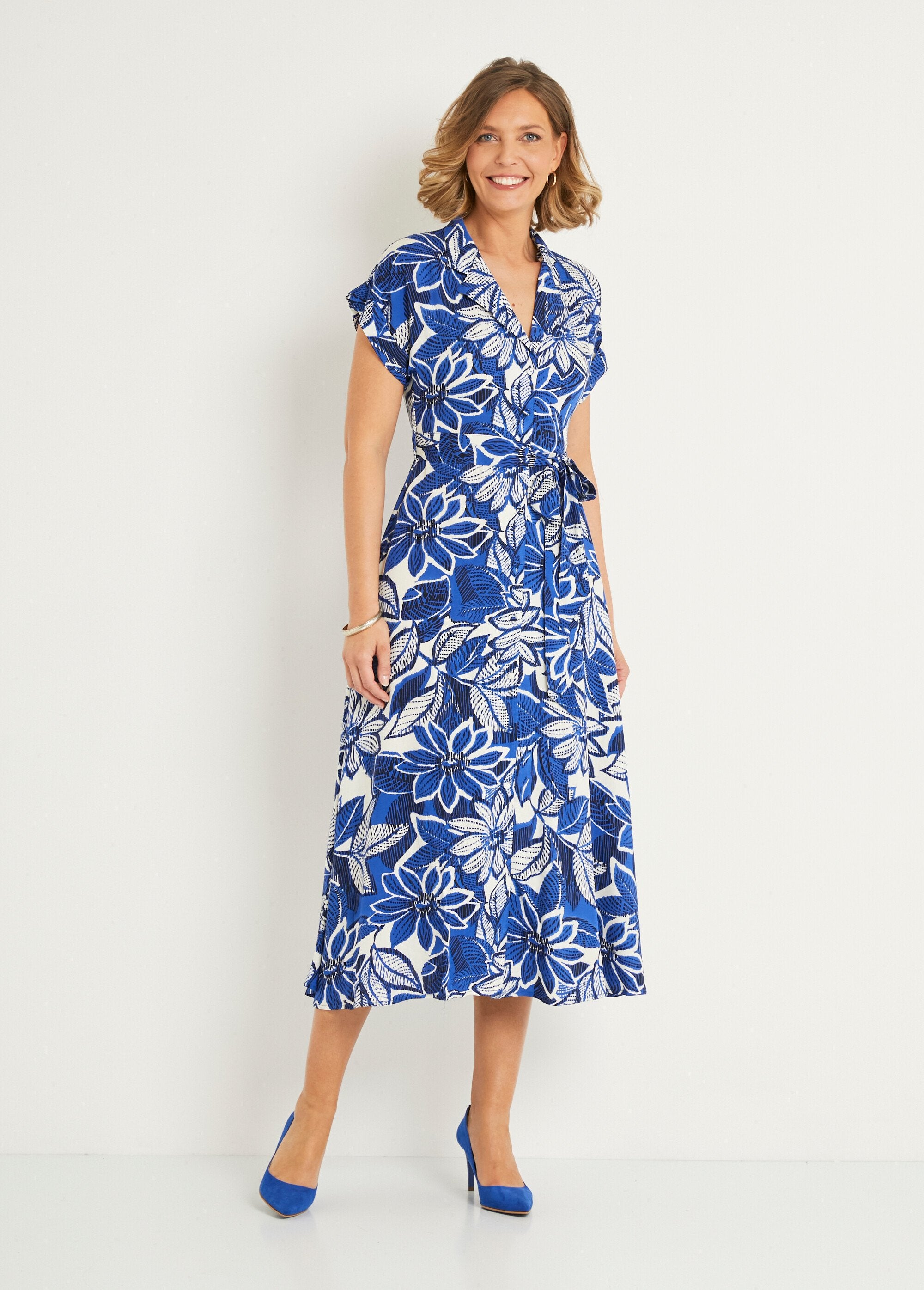 Long_graphic_floral_print_dress_Blue_and_white_FA1_slim