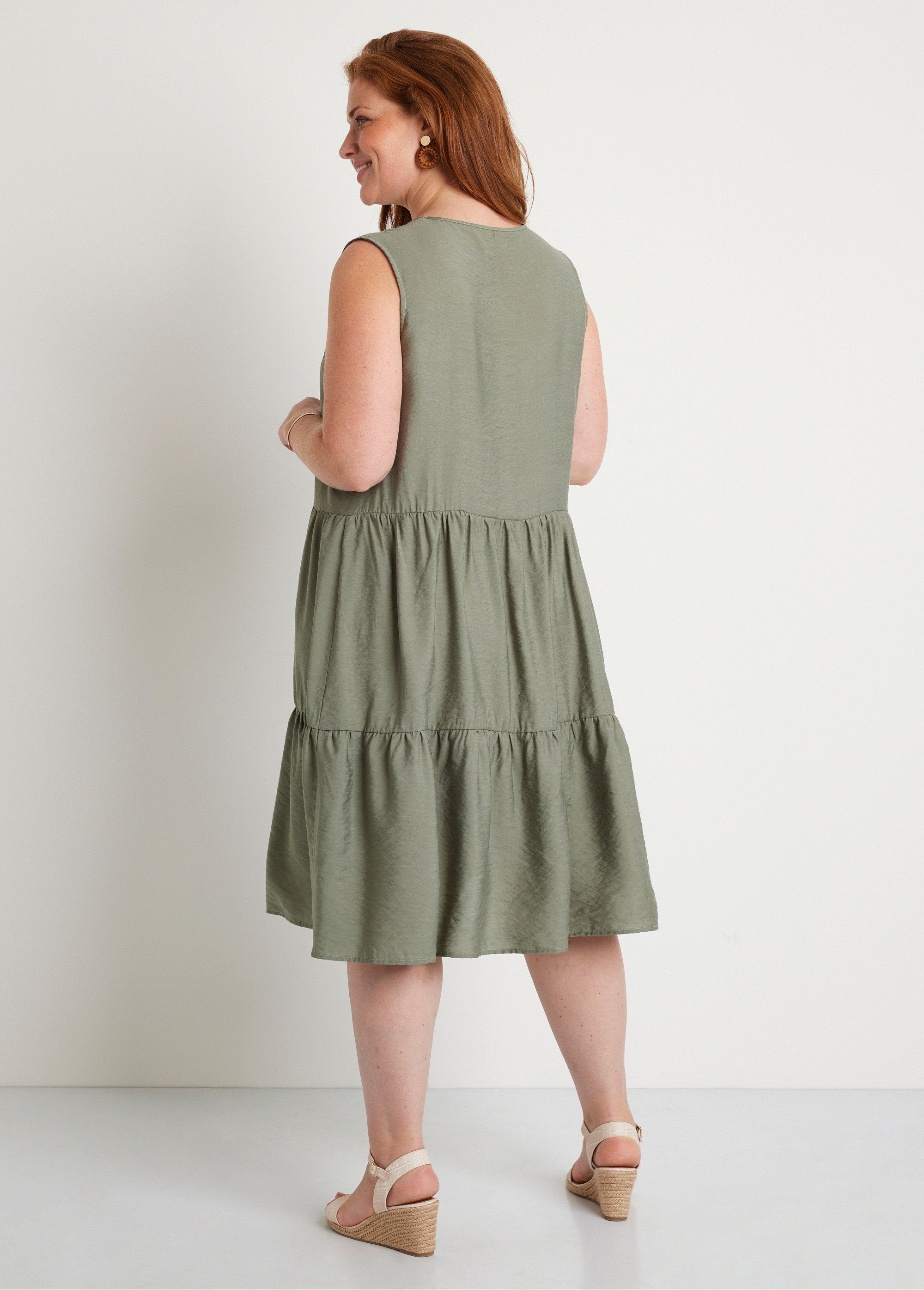 Short_ruffled_sleeveless_dress_Khaki_DO1_curvy