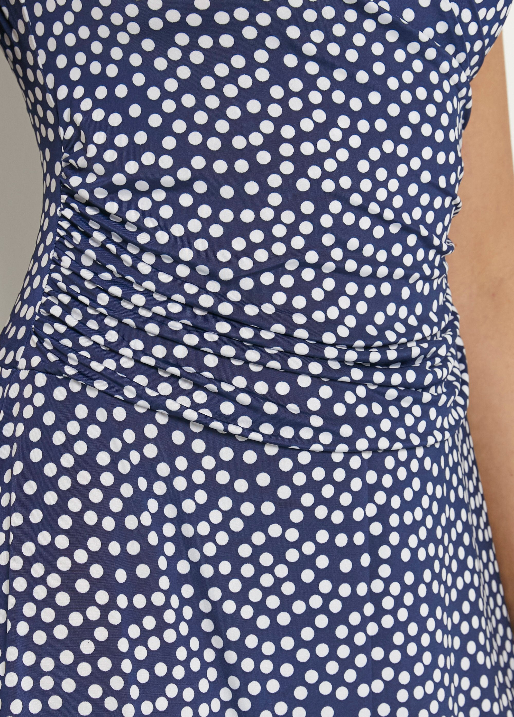 Polka_dot_stretch_dress_with_wrap_neckline_Black_and_white_DE2_slim