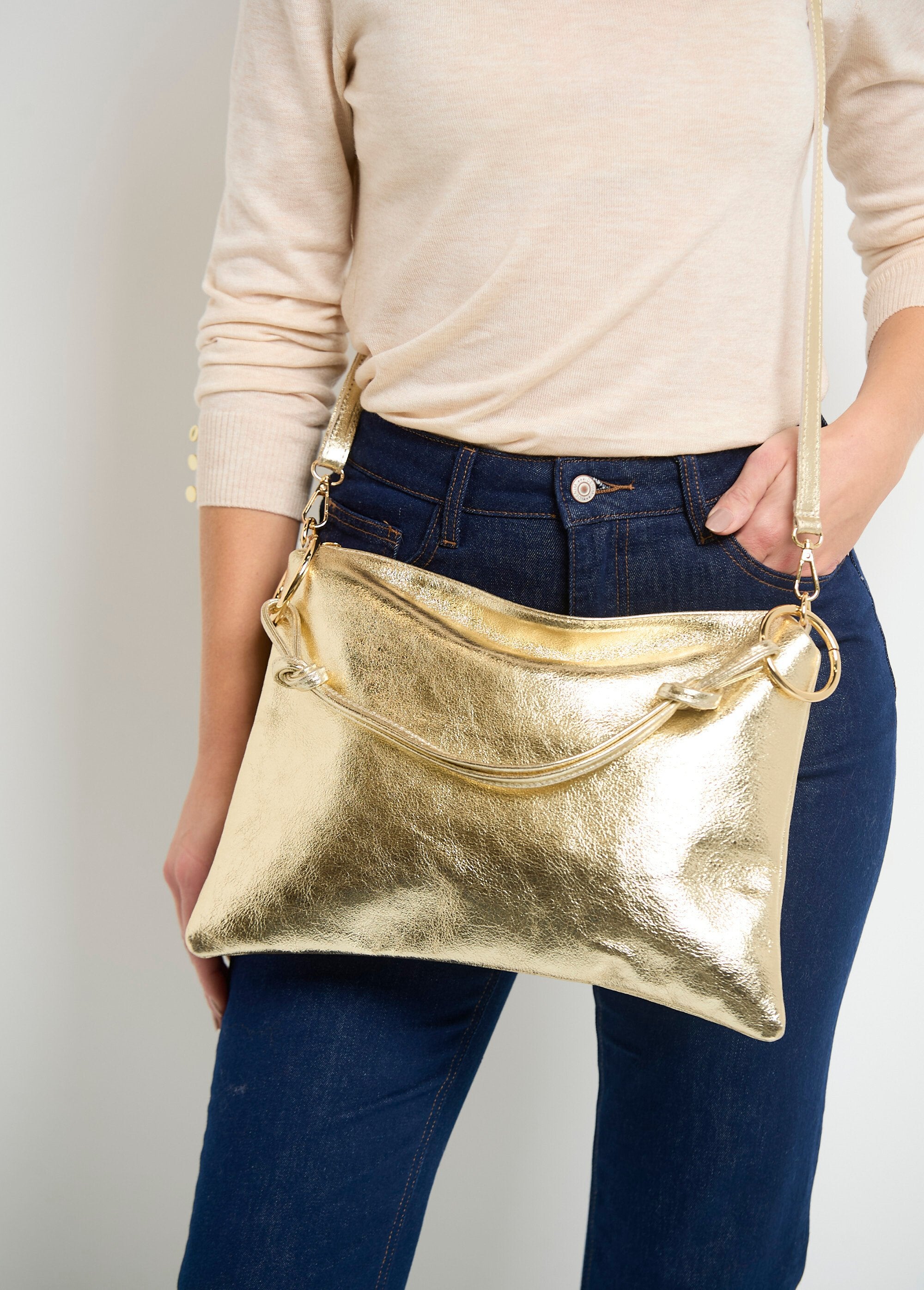 Trendy_metallic_leather_handbag_Golden_DE1_slim