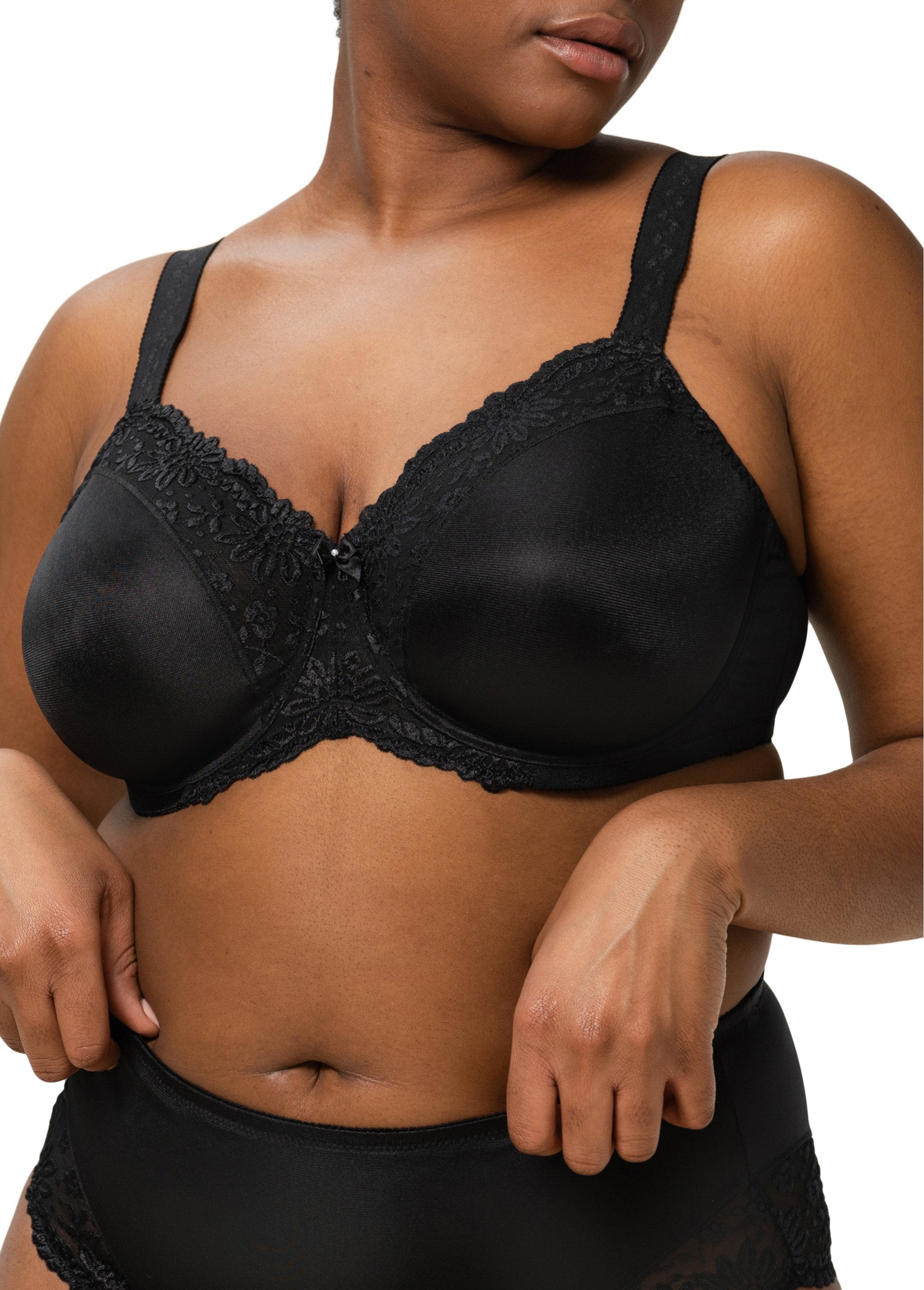 Triumph®_-_Underwired_minimizer_bra_Black_FA1_curvy