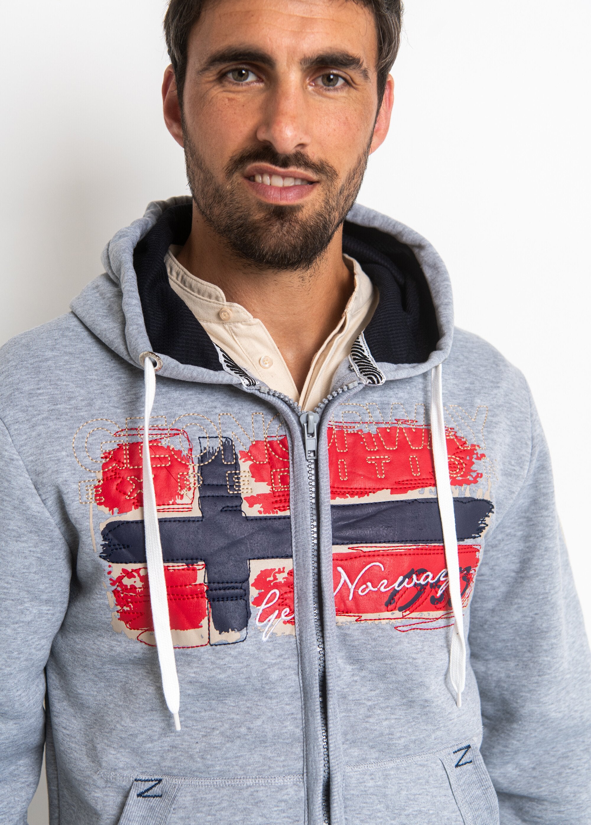 Kangaroo_pocket_zipped_hoodie_Gray_and_navy_DE1_slim