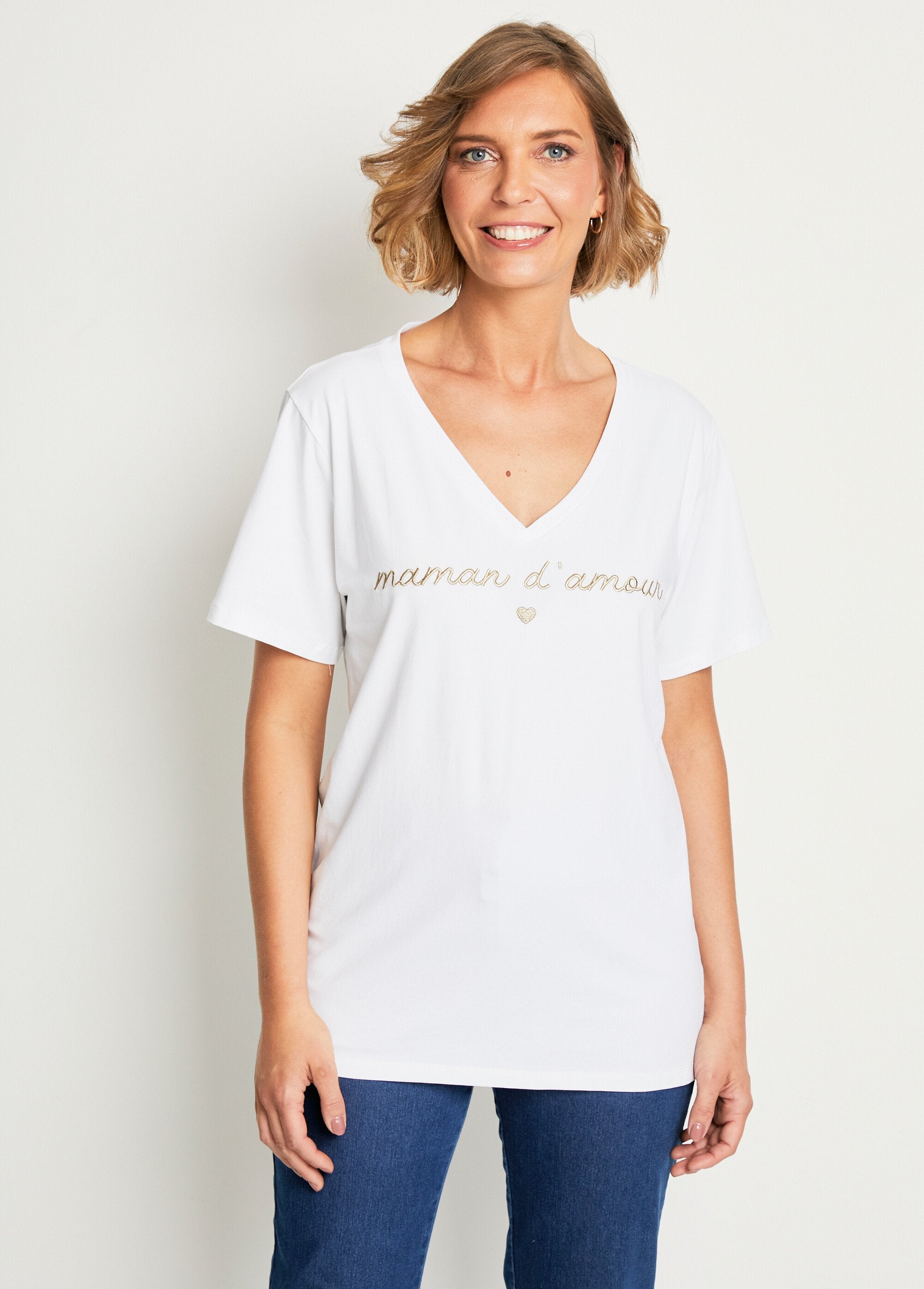 V-neck_T-shirt_with_embroidered_message_White_FA1_slim