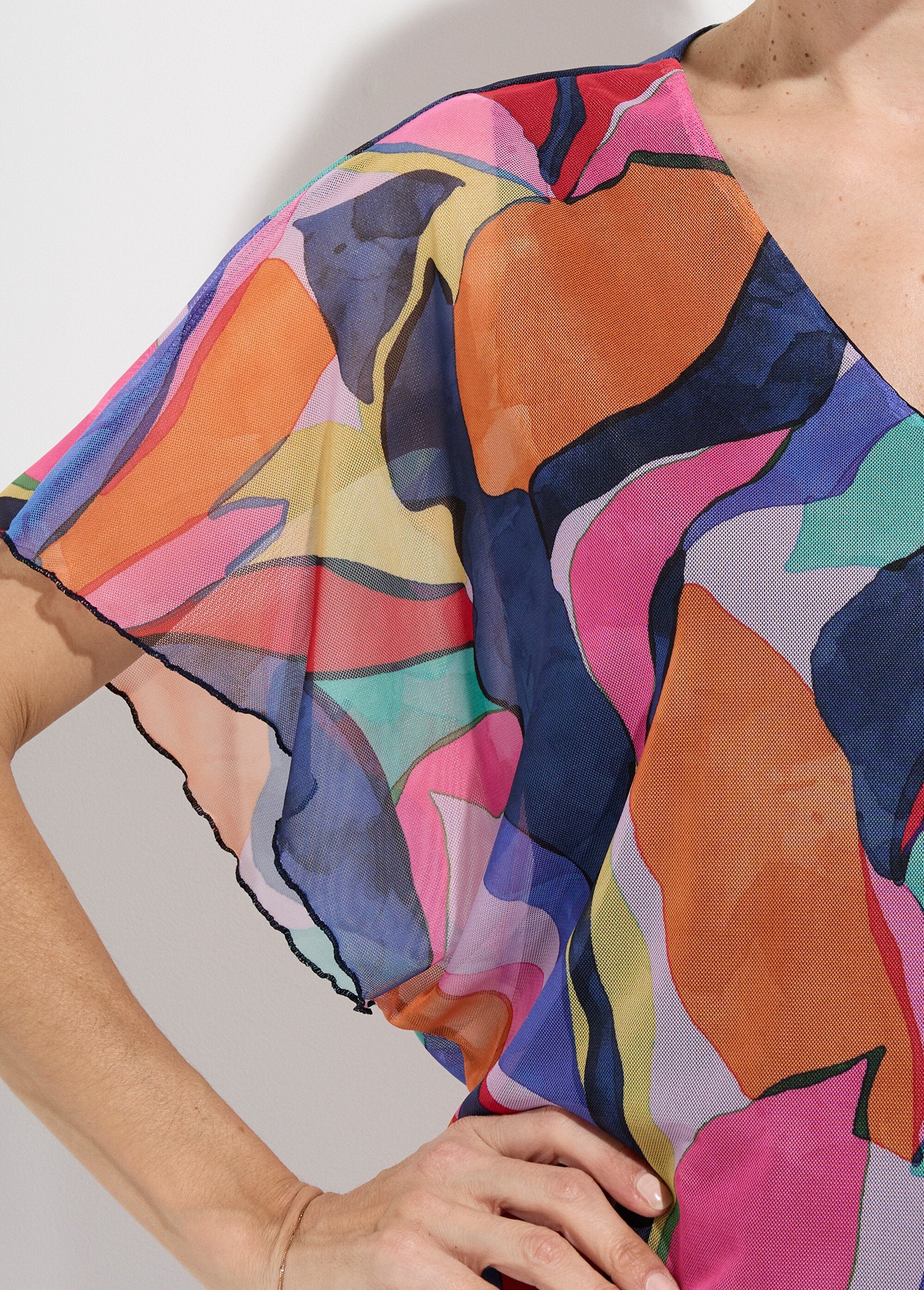 Printed_mesh_V-neck_cropped_T-shirt_Multicolor_DE1_slim