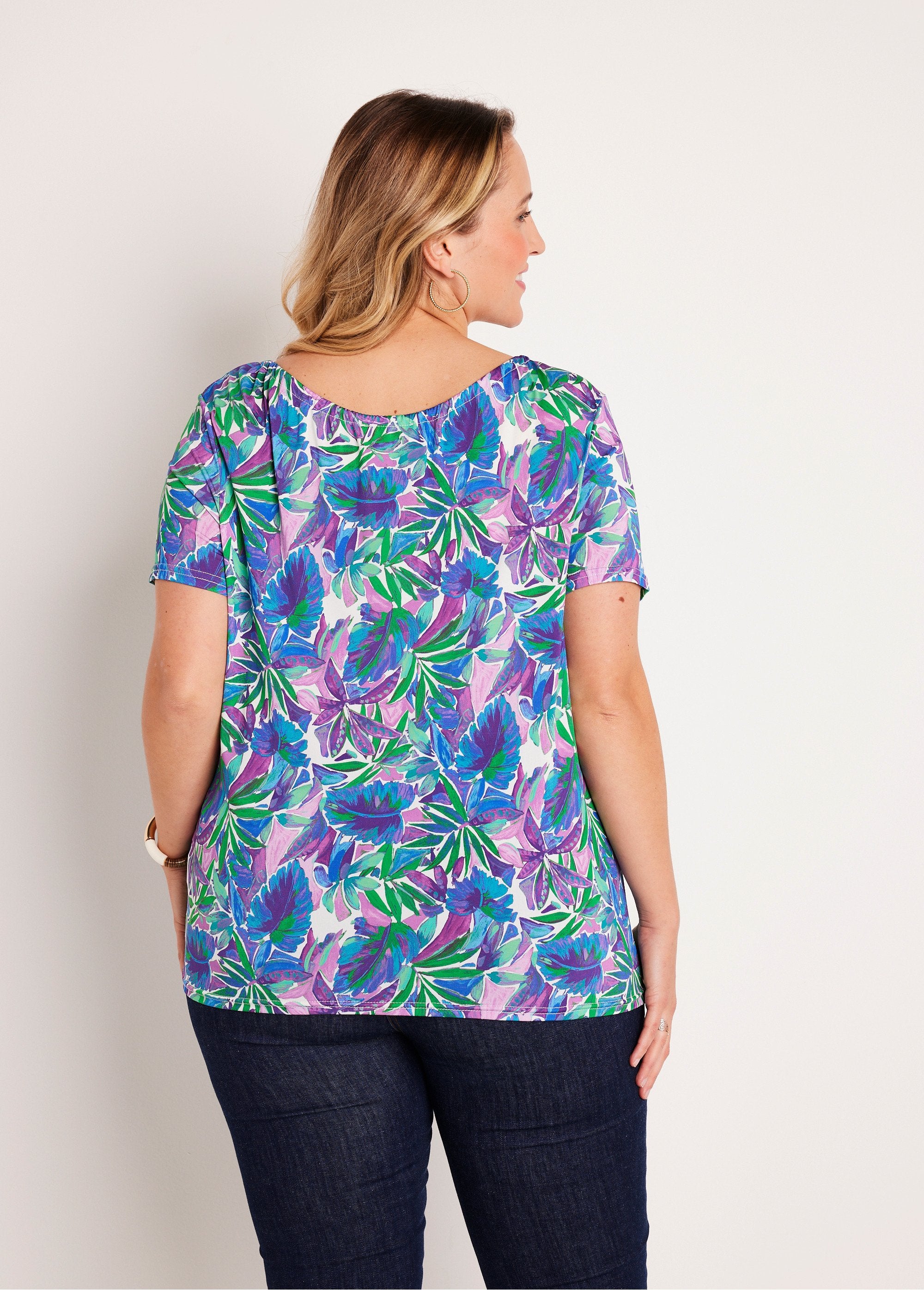 Short-sleeved_straight_floral_t-shirt_Parma_and_blue_DO1_curvy