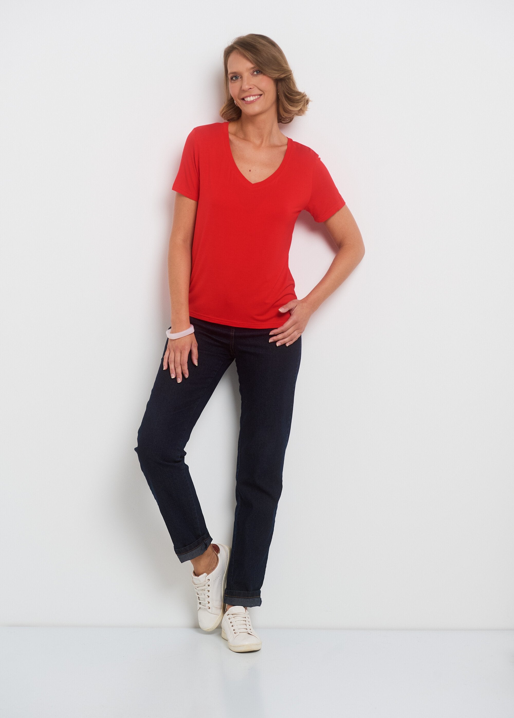 Short-sleeved_V-neck_fluid_t-shirt_Red_SF1_slim