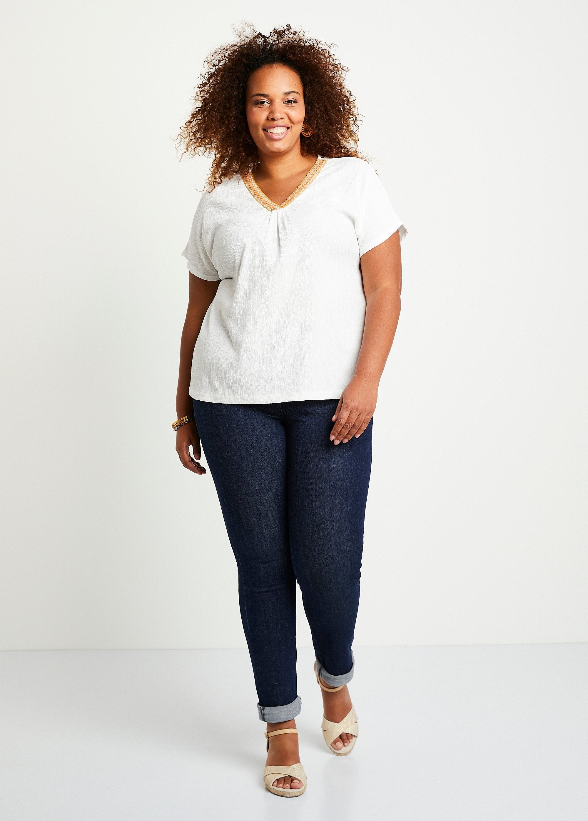 Long_plain_embroidered_loose_t-shirt_White_SF1_curvy