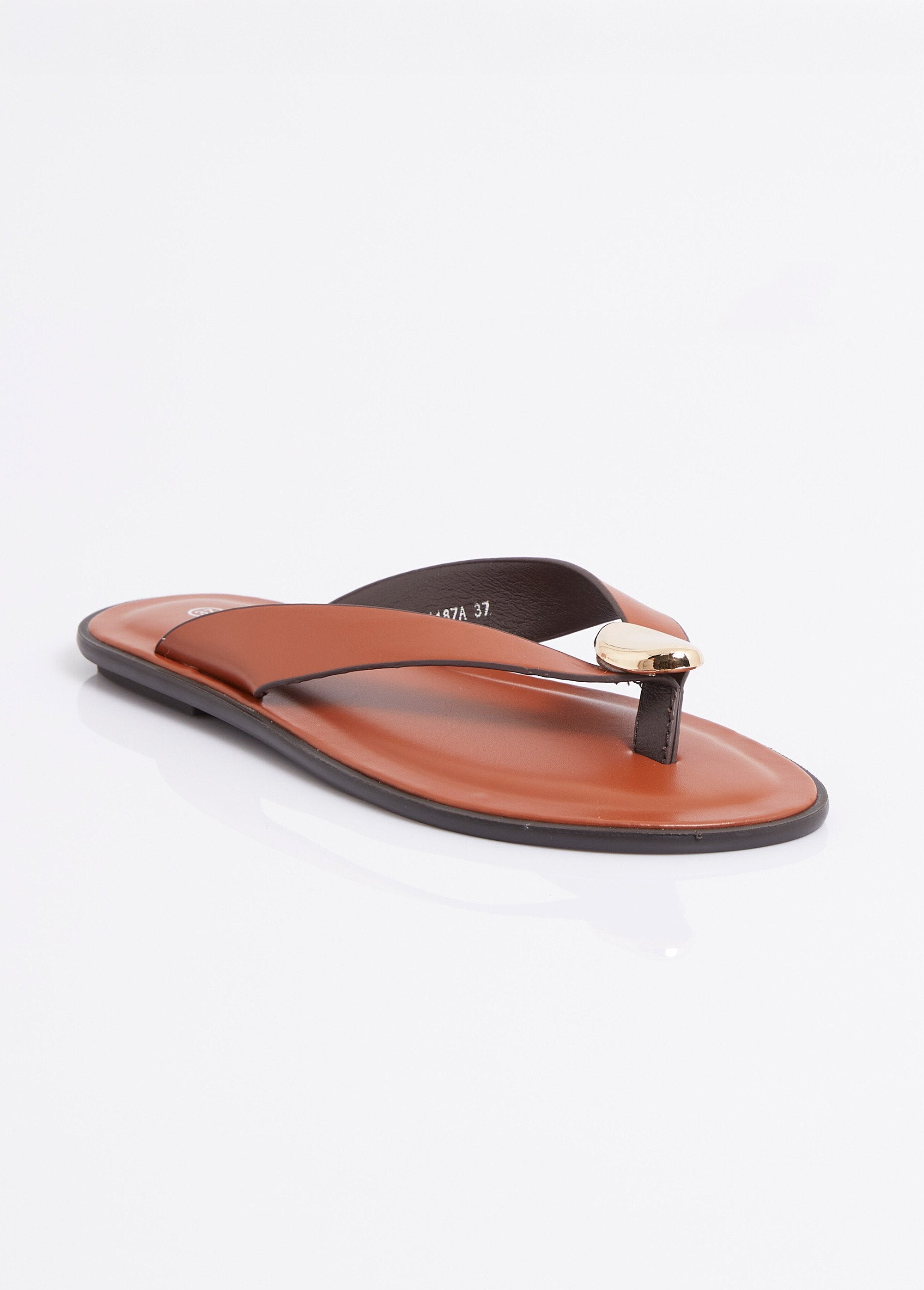 Faux_leather_flip-flops_with_metal_jewel_detail_camel_FA1_slim