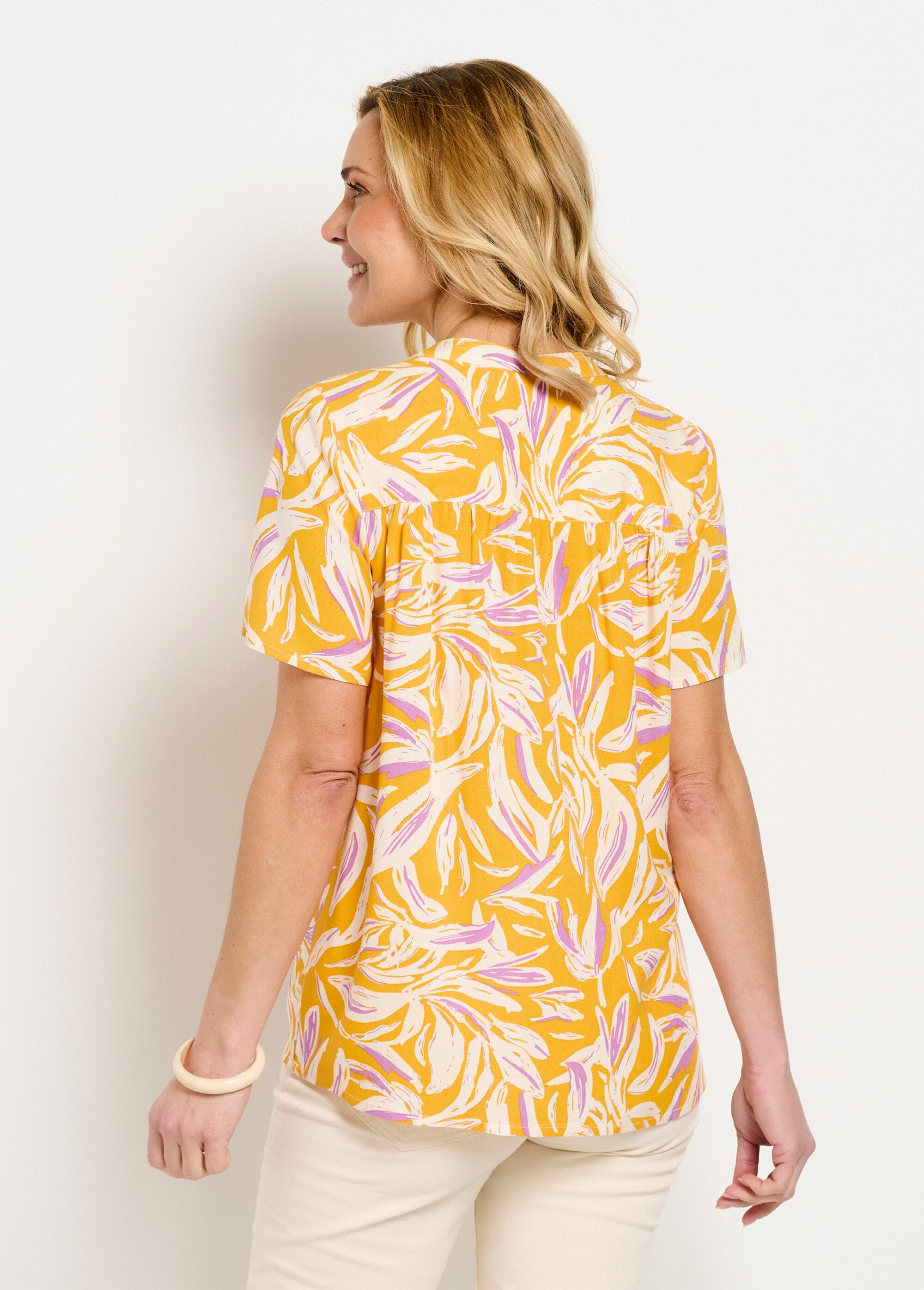 Loose_printed_buttoned_V-neck_tunic_Yellow_and_white_DO1_slim