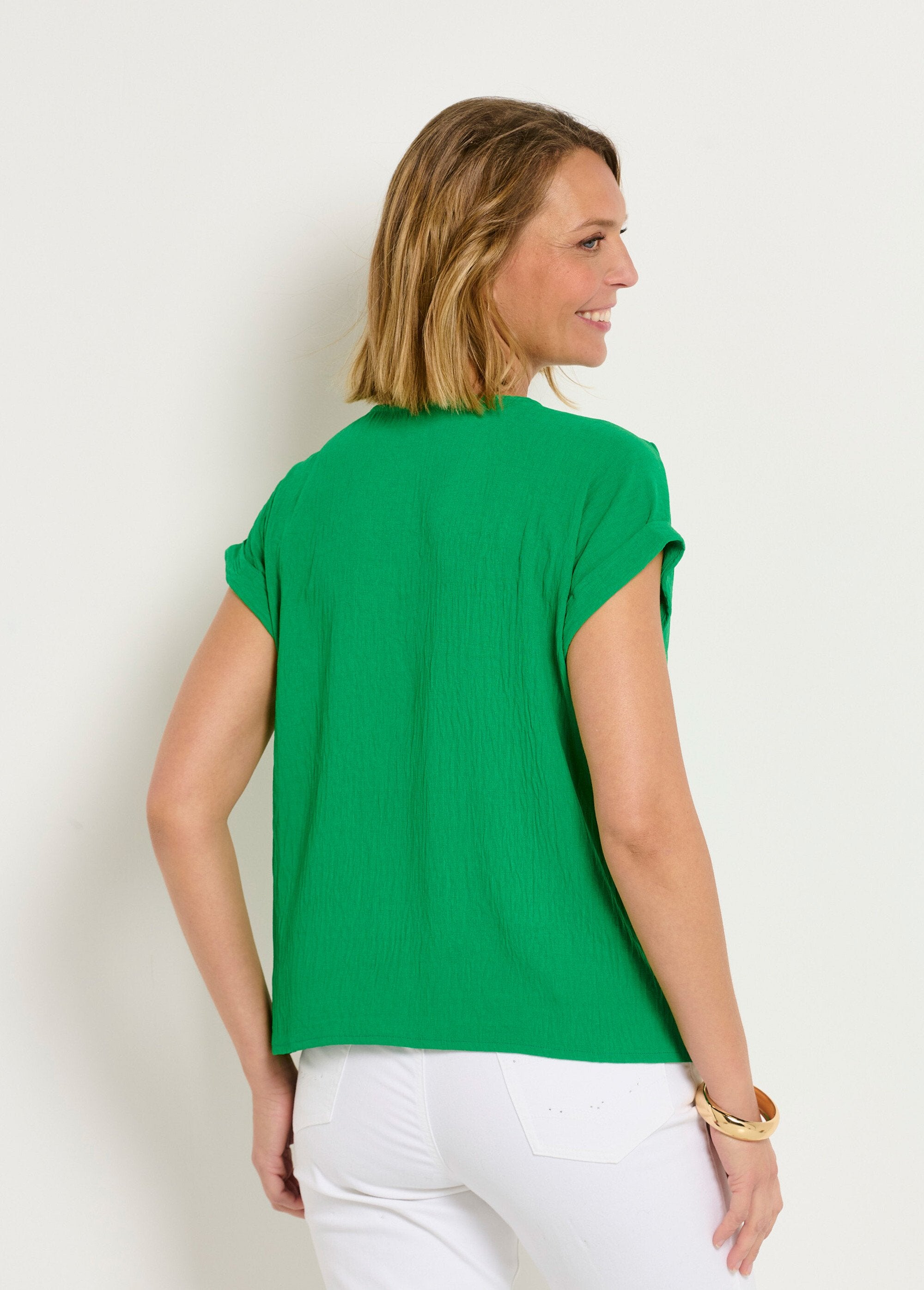 V-neck_tunic_with_kimono_sleeves_and_embossed_look_Green_DO1_slim