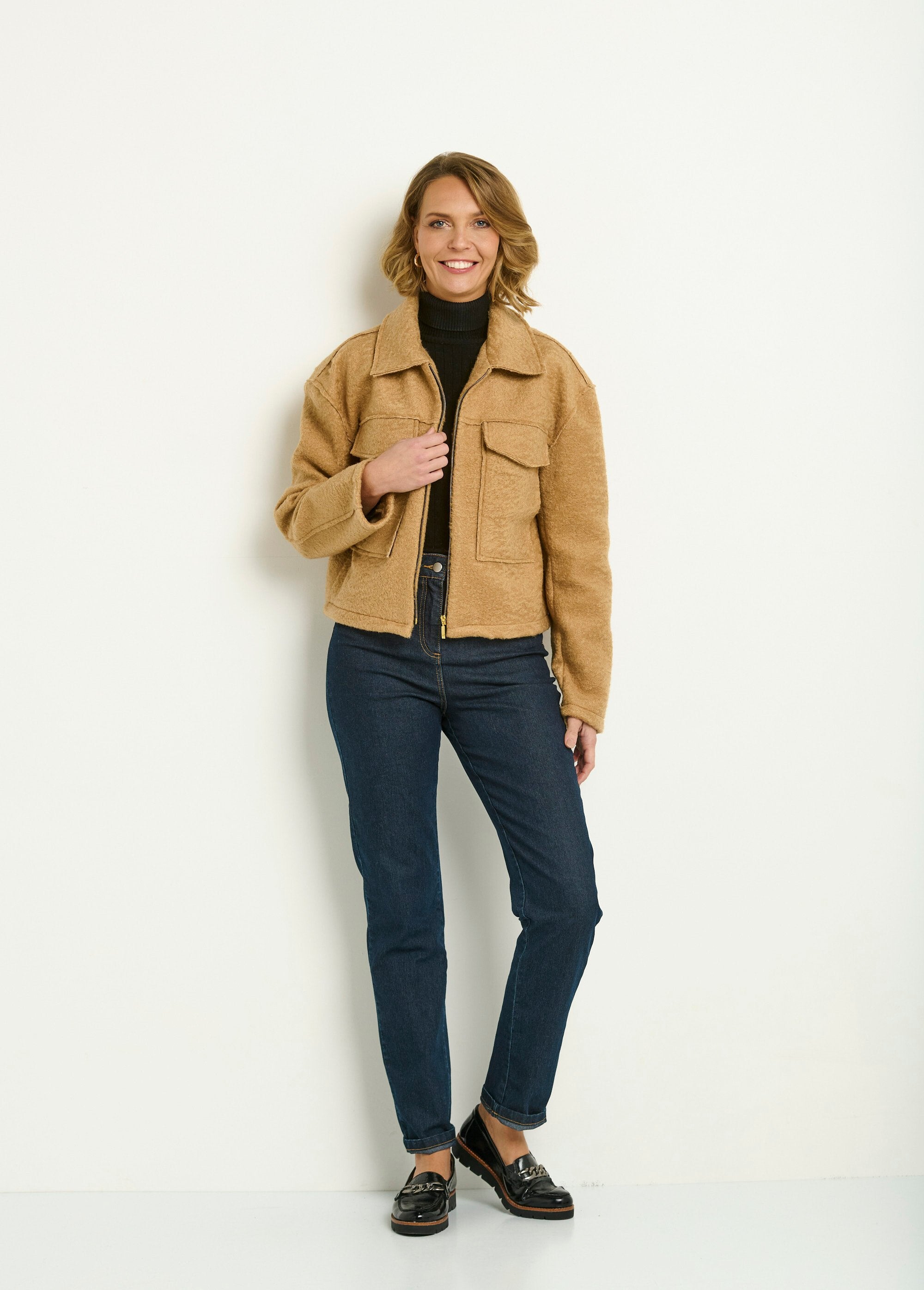 Short_zipped_jacket_in_bouclette_Camel_SF1_slim