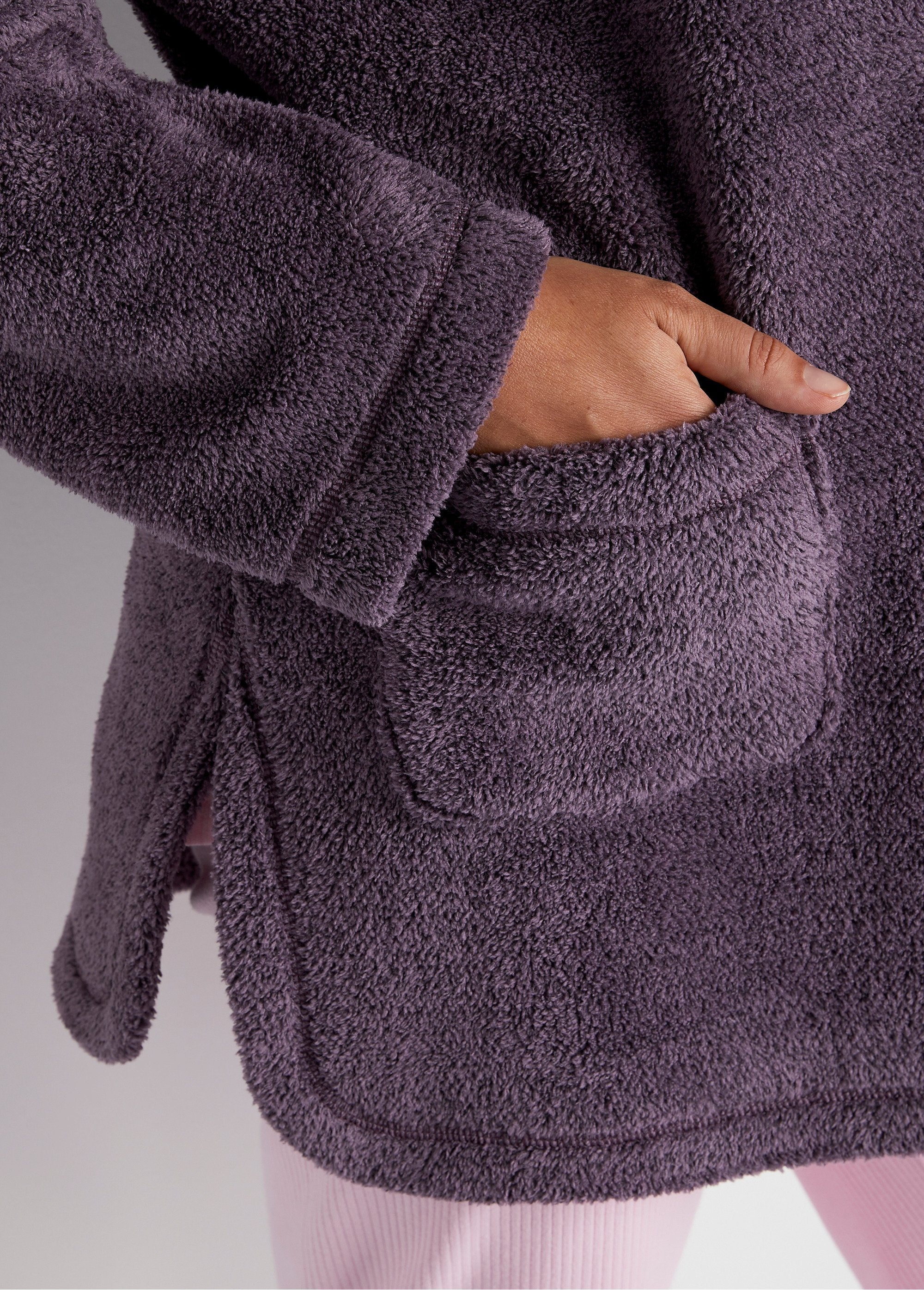 Buttoned_plush_knit_indoor_jacket_Plum_DE2_curvy