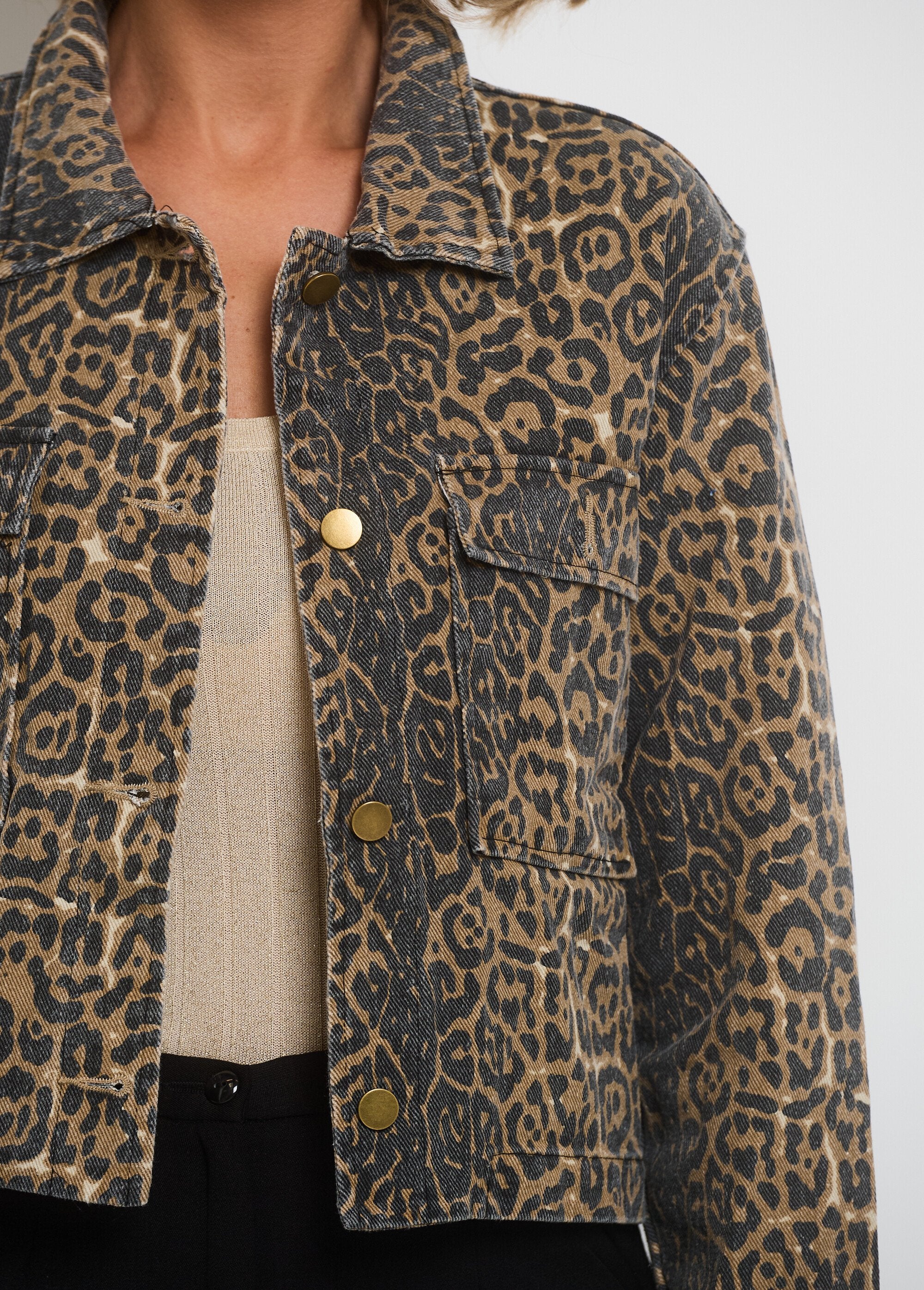 Long-sleeved_leopard_denim_jacket_Leopard_DE2_slim