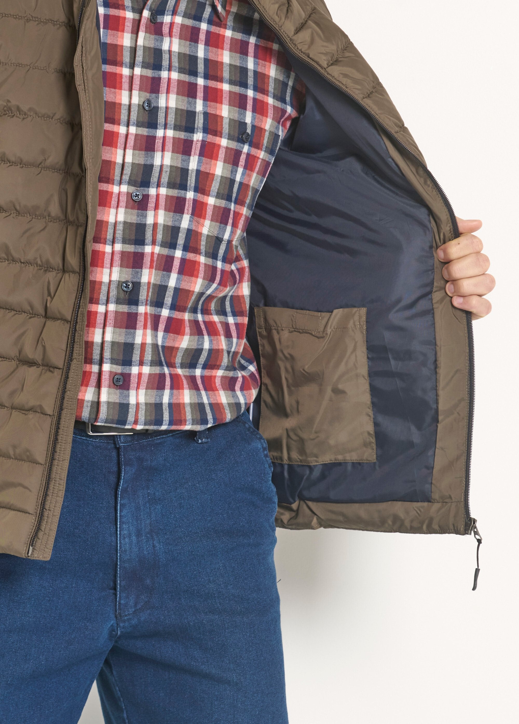 Sleeveless_water-repellent_quilted_jacket_Khaki_DE3_slim