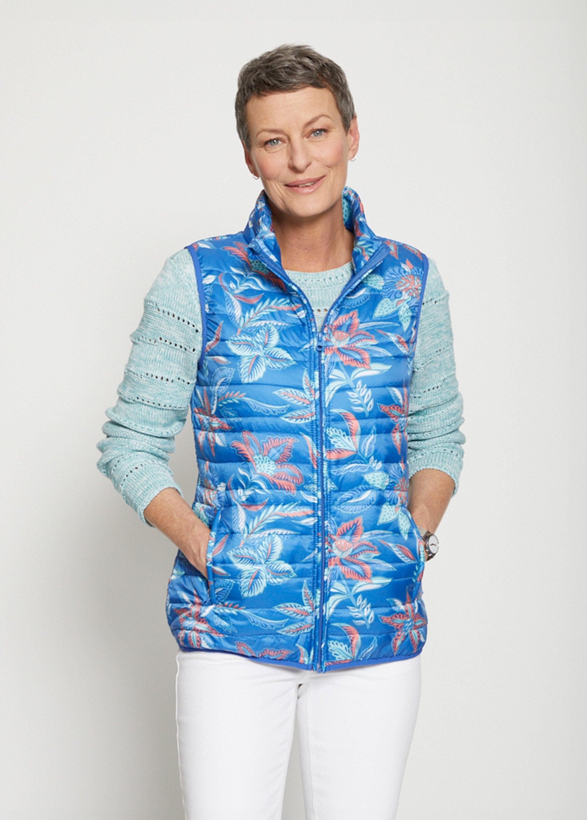 Veste_matelassée_sans_manches_Imprime_bleu_et_corail_FA1_slim